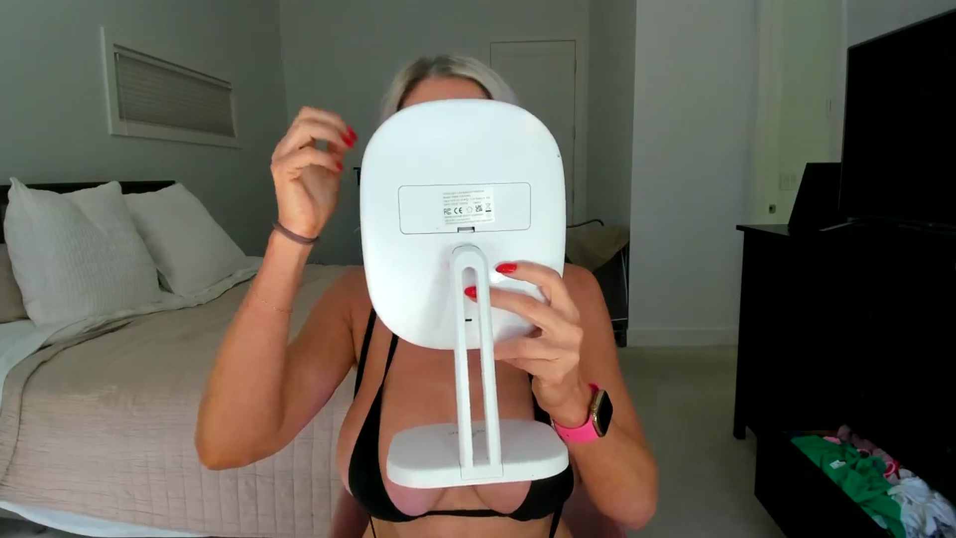 Gallery image thumbnail from Kymmmy's myfreecams stream on, 08/26/2024, 22:49 image 6 of 20