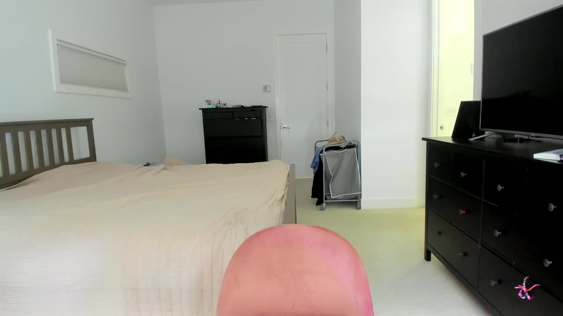 Gallery image thumbnail from Kymmmy's myfreecams stream on, 08/27/2024, 19:29 image 17 of 20
