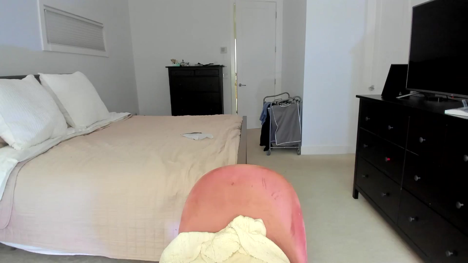 Gallery image thumbnail from Kymmmy's myfreecams stream on, 08/28/2024, 22:13 image 17 of 20