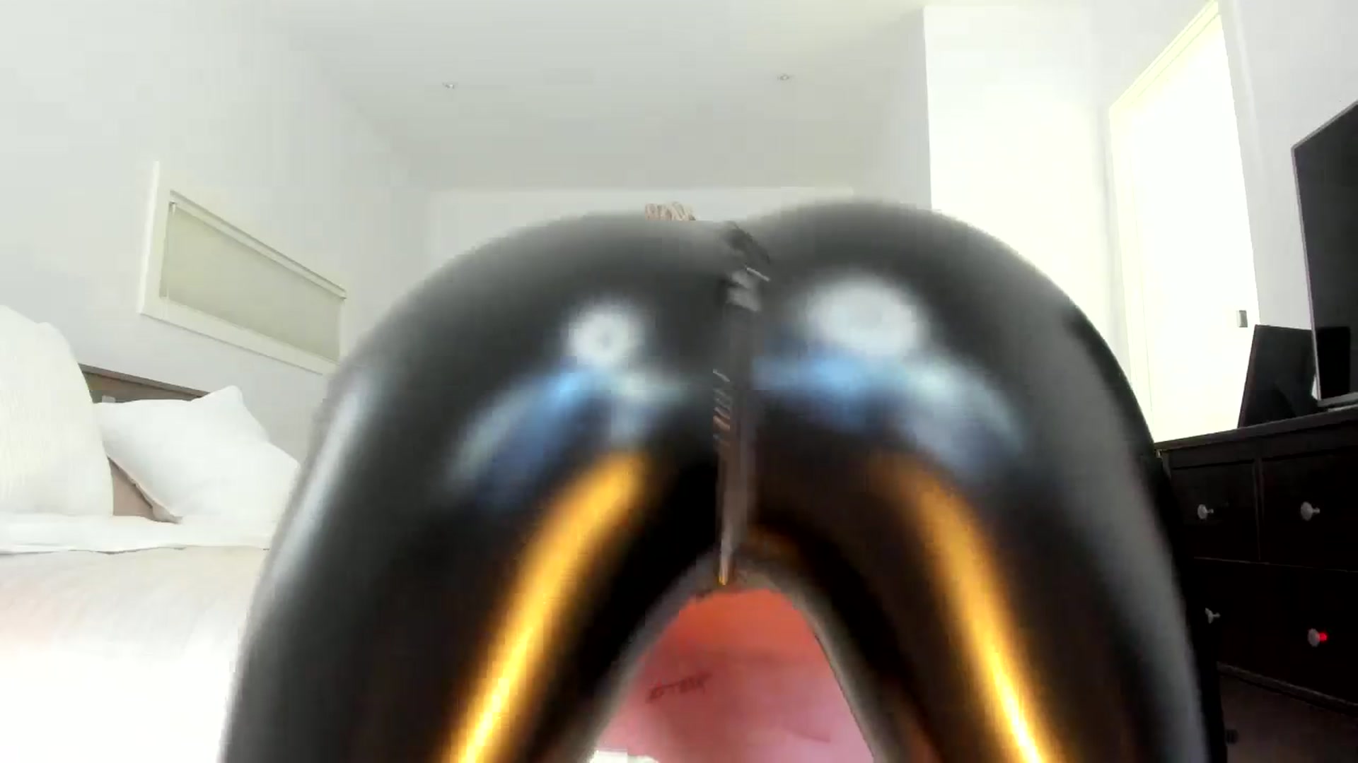 Gallery image thumbnail from Kymmmy's myfreecams stream on, 09/01/2024, 20:58 image 15 of 20