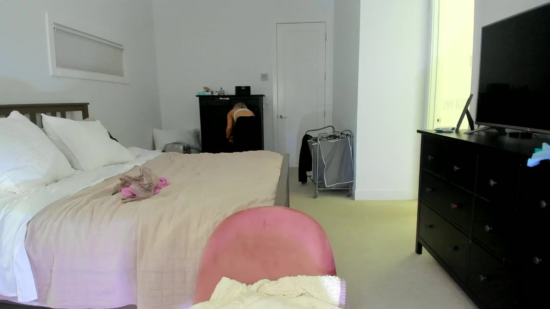 Gallery image thumbnail from Kymmmy's myfreecams stream on, 09/06/2024, 01:49 image 16 of 20