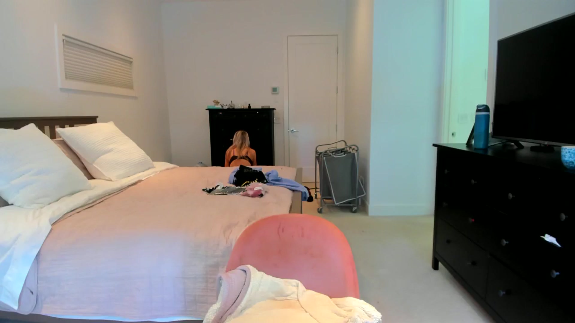 Gallery image thumbnail from Kymmmy's myfreecams stream on, 09/23/2024, 20:56 image 2 of 20