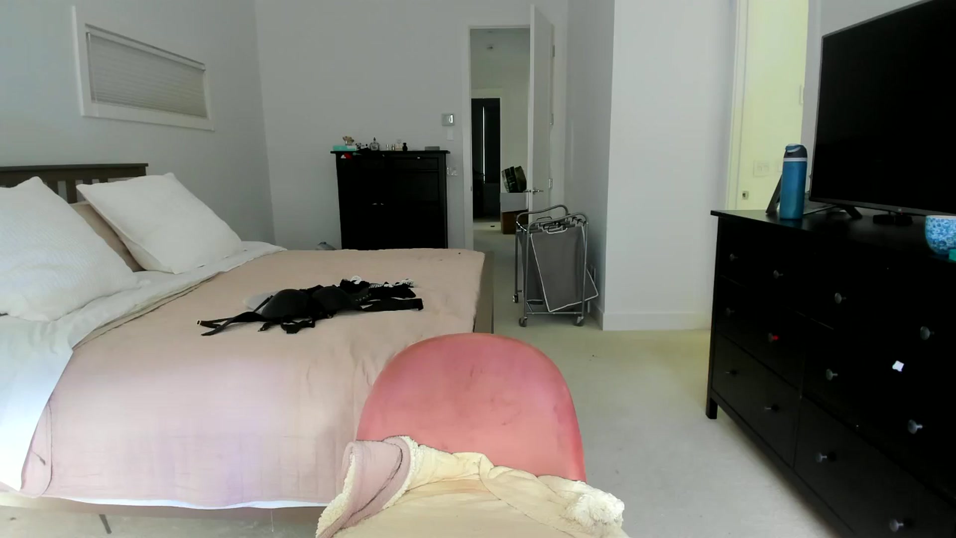 Gallery image thumbnail from Kymmmy's myfreecams stream on, 09/23/2024, 22:32 image 6 of 20