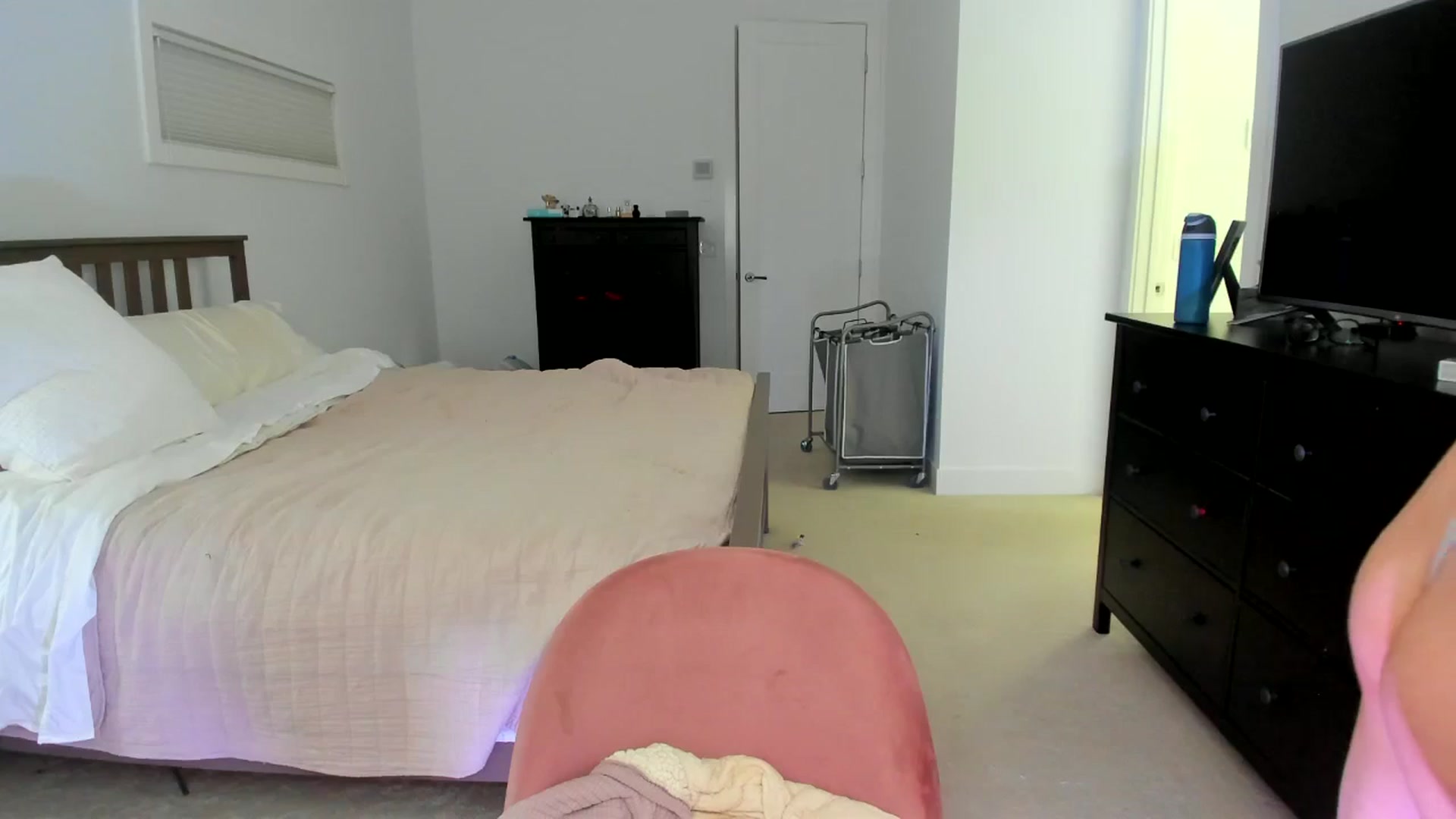 Gallery image thumbnail from Kymmmy's myfreecams stream on, 09/25/2024, 01:47 image 5 of 20