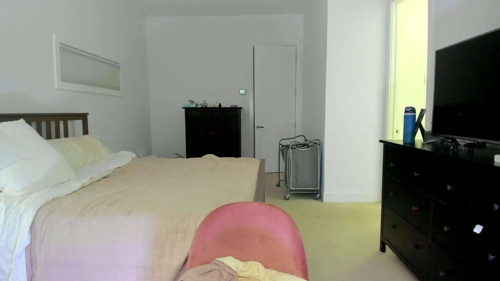 Gallery image thumbnail from Kymmmy's myfreecams stream on, 09/25/2024, 01:47 image 1 of 20