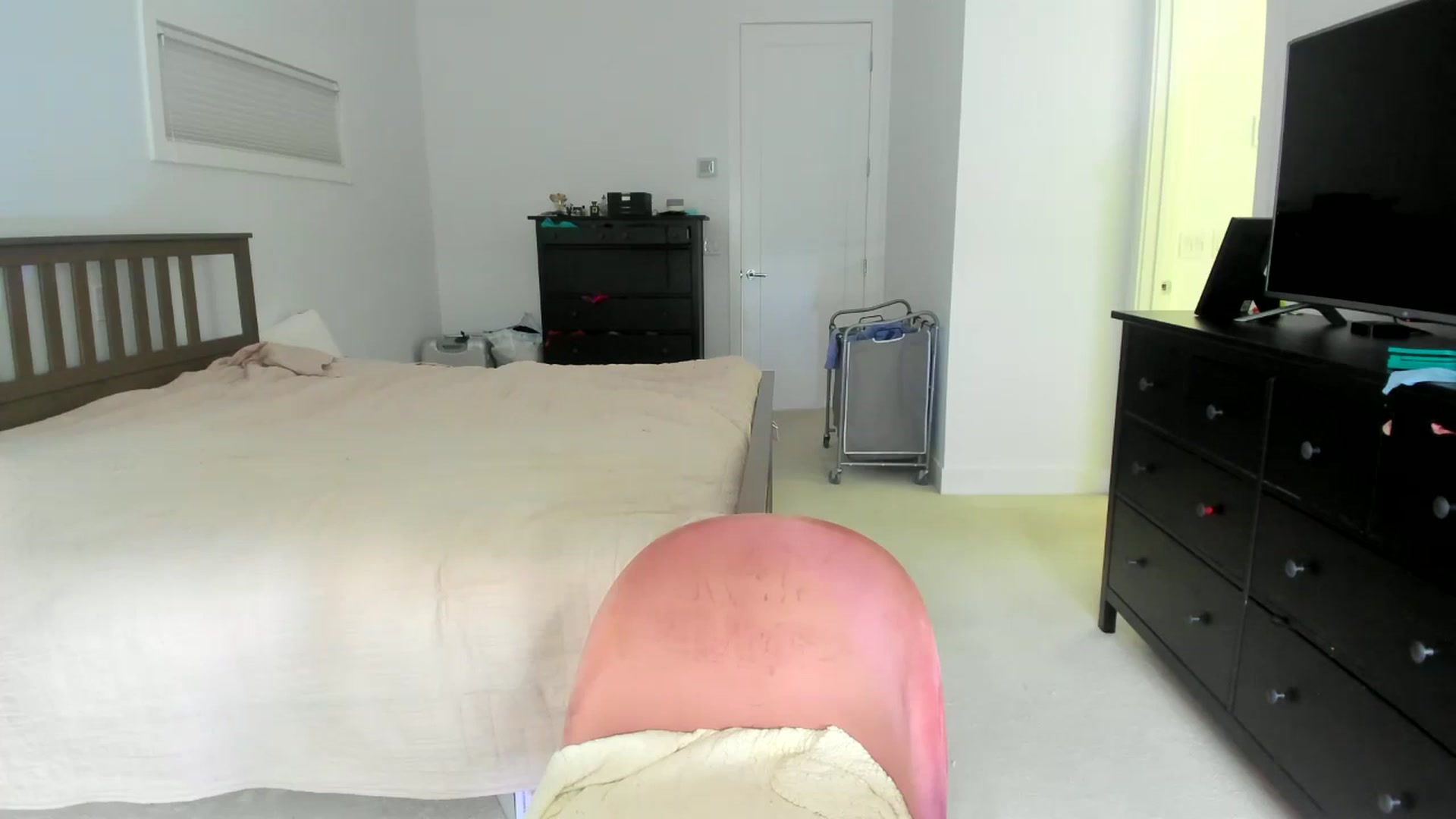 Gallery image thumbnail from Kymmmy's myfreecams stream on, 10/17/2024, 21:10 image 19 of 20