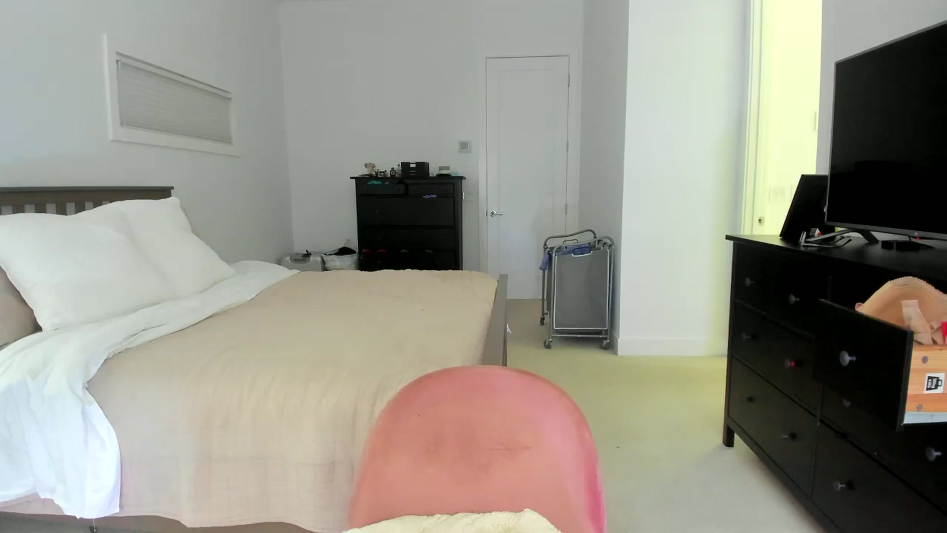 Gallery image thumbnail from Kymmmy's myfreecams stream on, 10/18/2024, 21:53 image 13 of 20