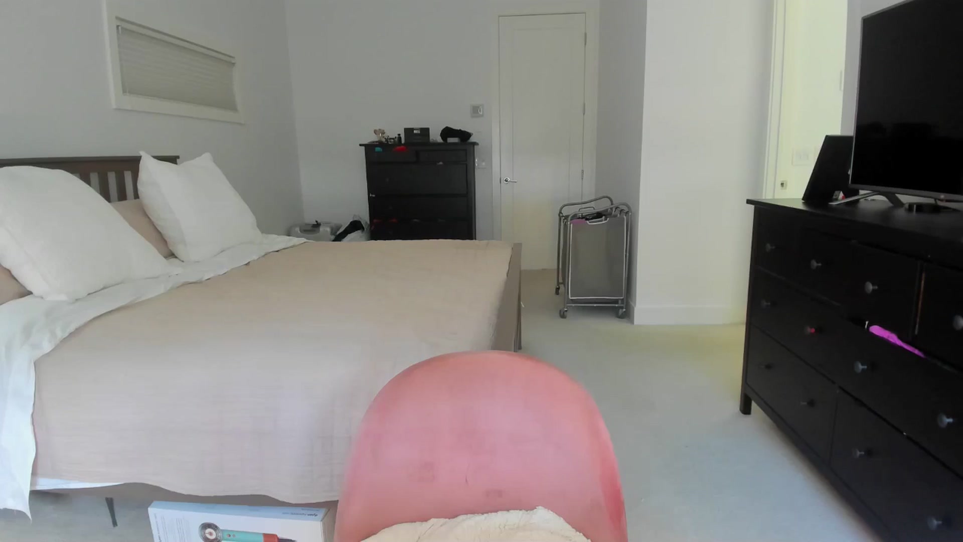 Gallery image thumbnail from Kymmmy's myfreecams stream on, 10/20/2024, 21:01 image 18 of 20