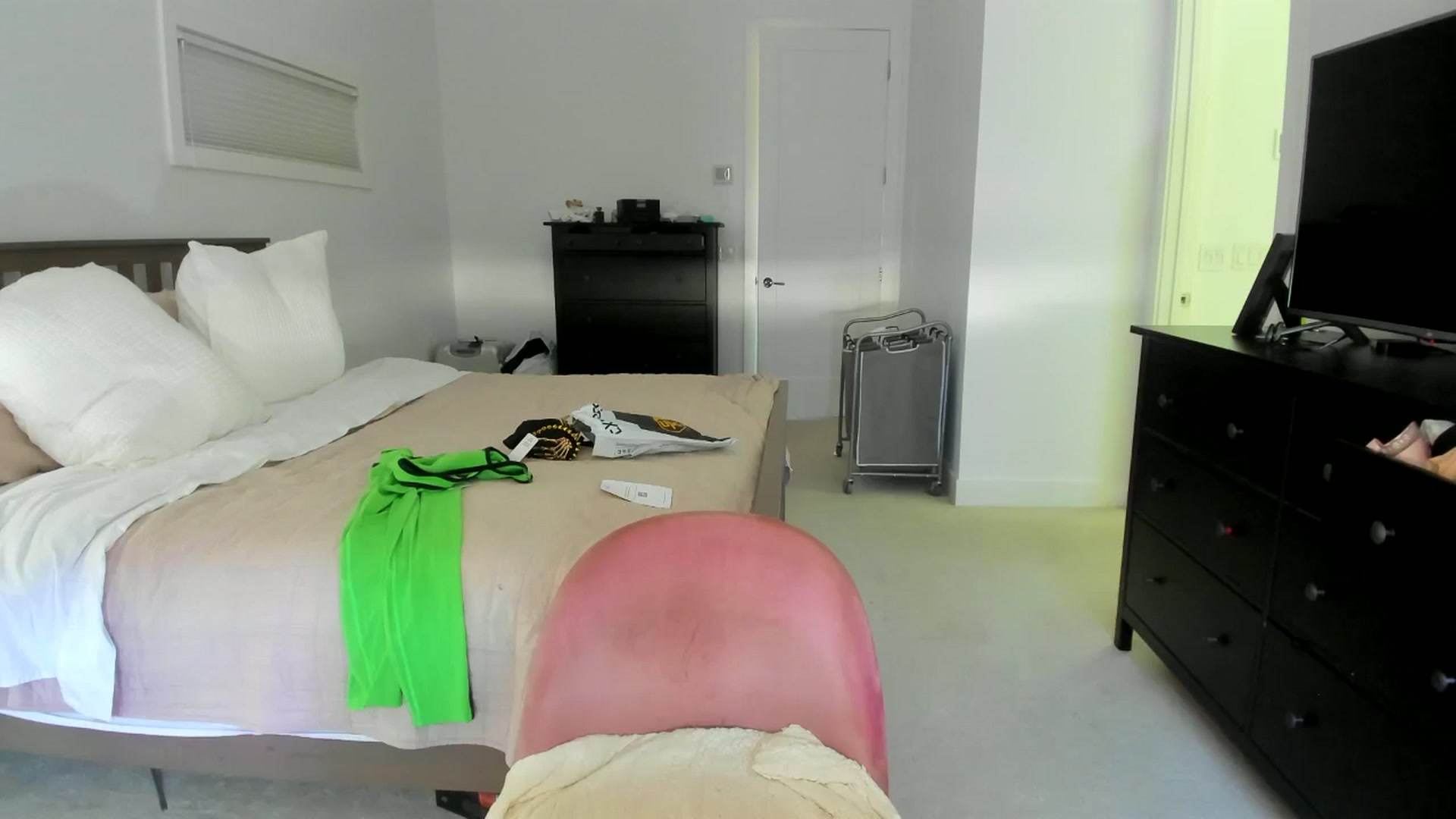 Gallery image thumbnail from Kymmmy's myfreecams stream on, 10/22/2024, 21:13 image 14 of 20