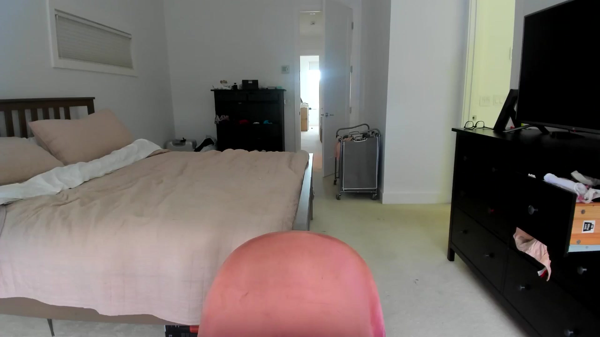 Gallery image thumbnail from Kymmmy's myfreecams stream on, 10/25/2024, 21:21 image 8 of 20