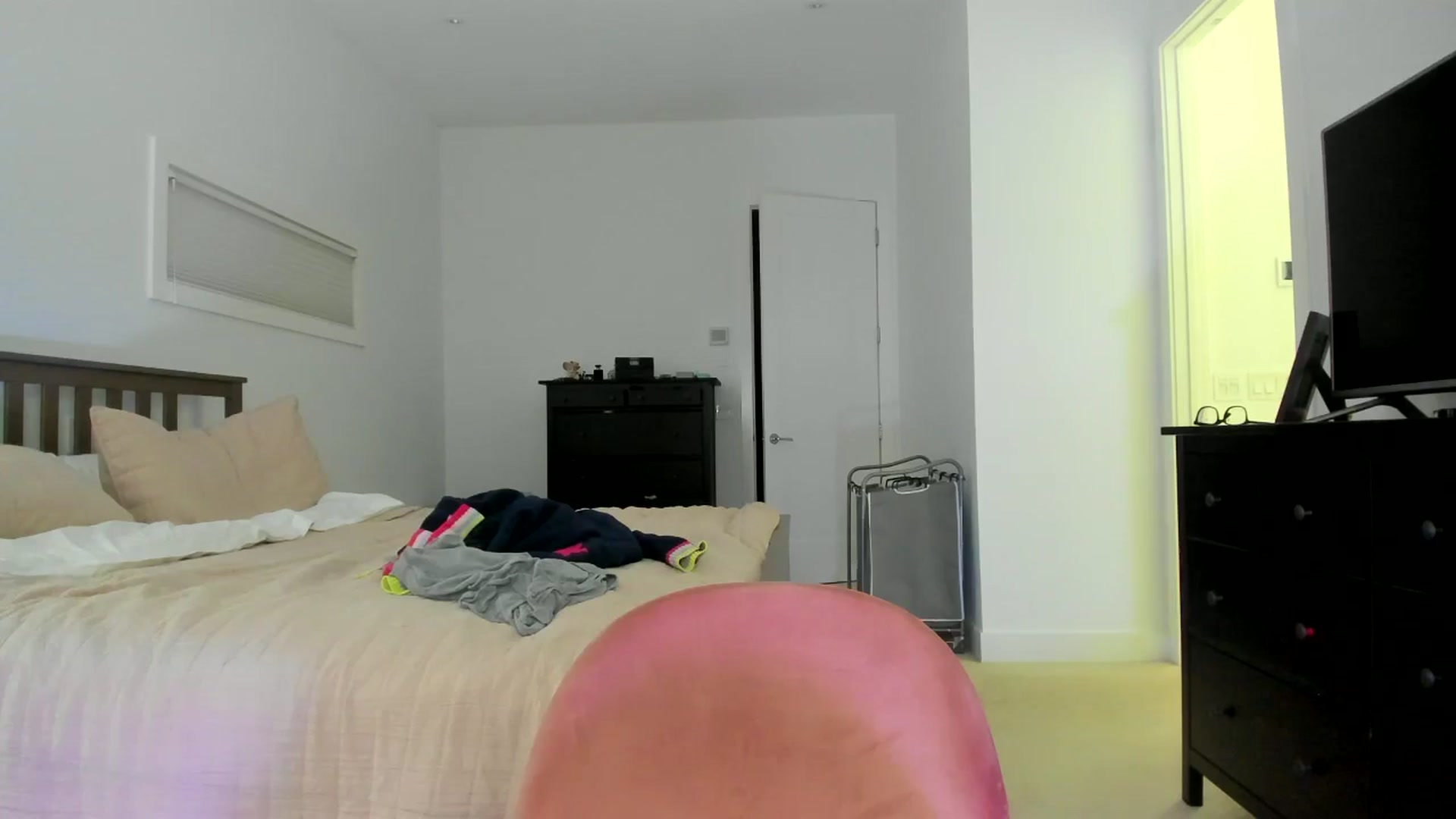 Gallery image thumbnail from Kymmmy's myfreecams stream on, 10/26/2024, 02:46 image 16 of 20