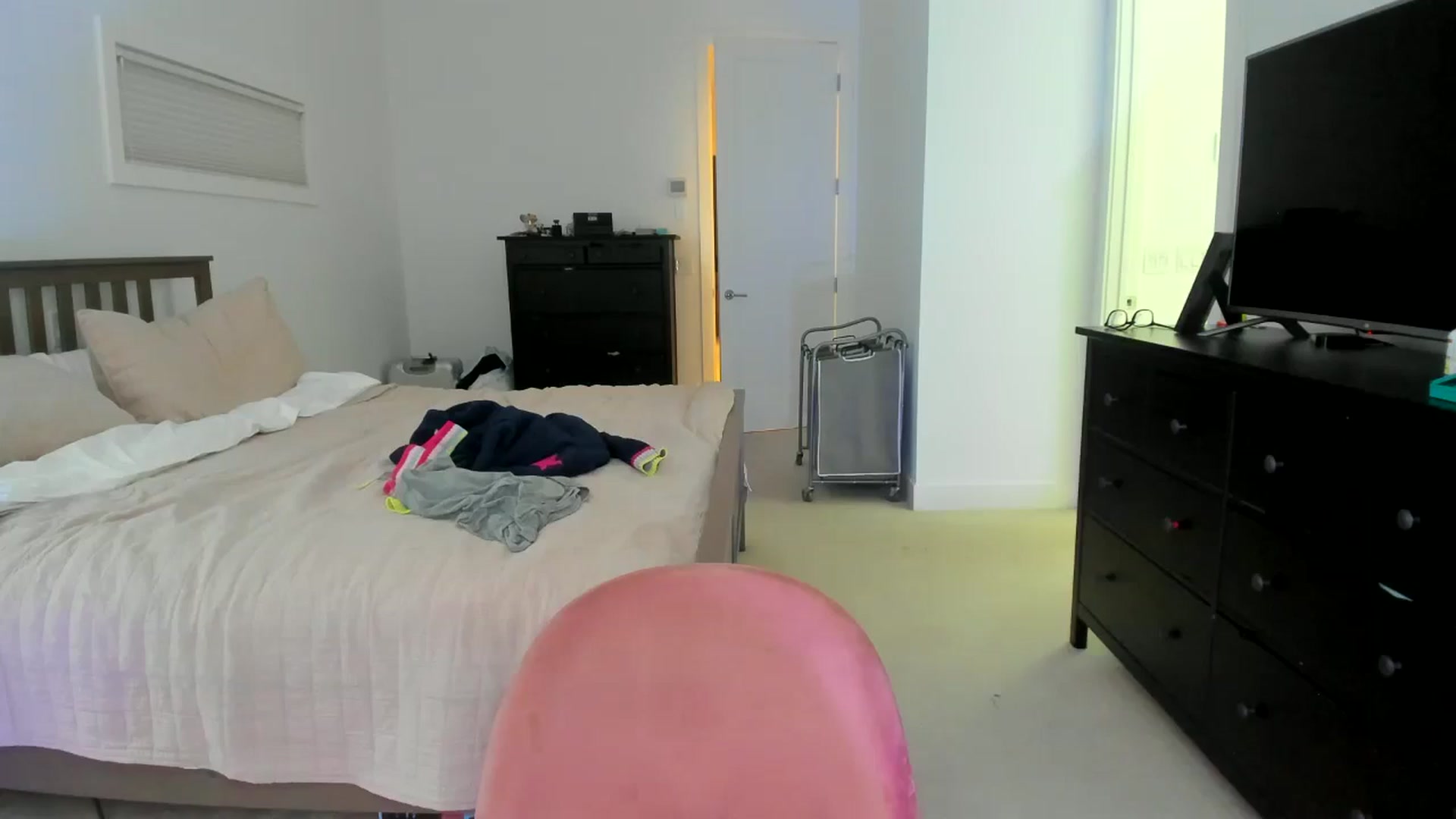 Gallery image thumbnail from Kymmmy's myfreecams stream on, 10/26/2024, 03:31 image 11 of 20