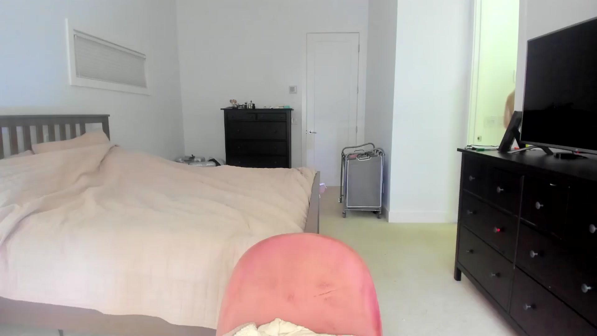 Gallery image thumbnail from Kymmmy's myfreecams stream on, 10/29/2024, 18:52 image 1 of 20