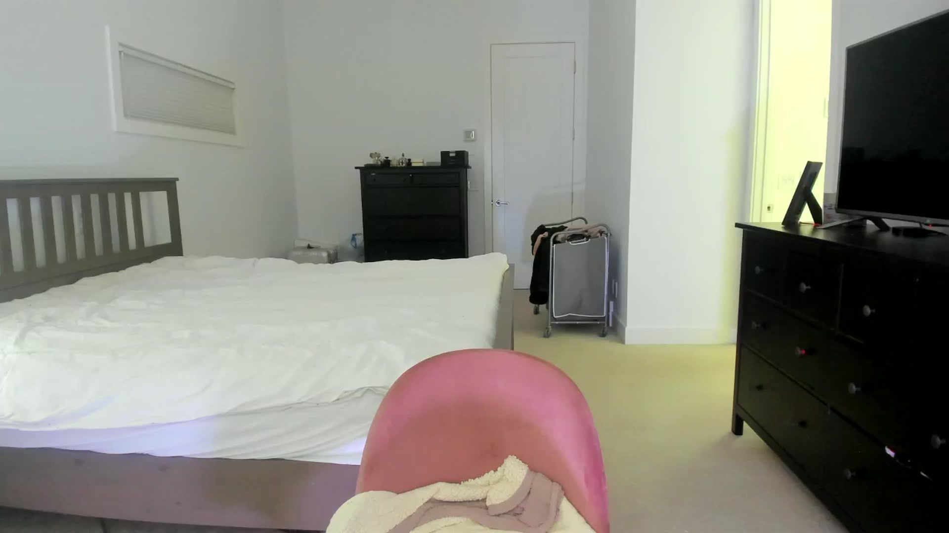 Gallery image thumbnail from Kymmmy's myfreecams stream on, 11/11/2024, 23:22 image 8 of 20