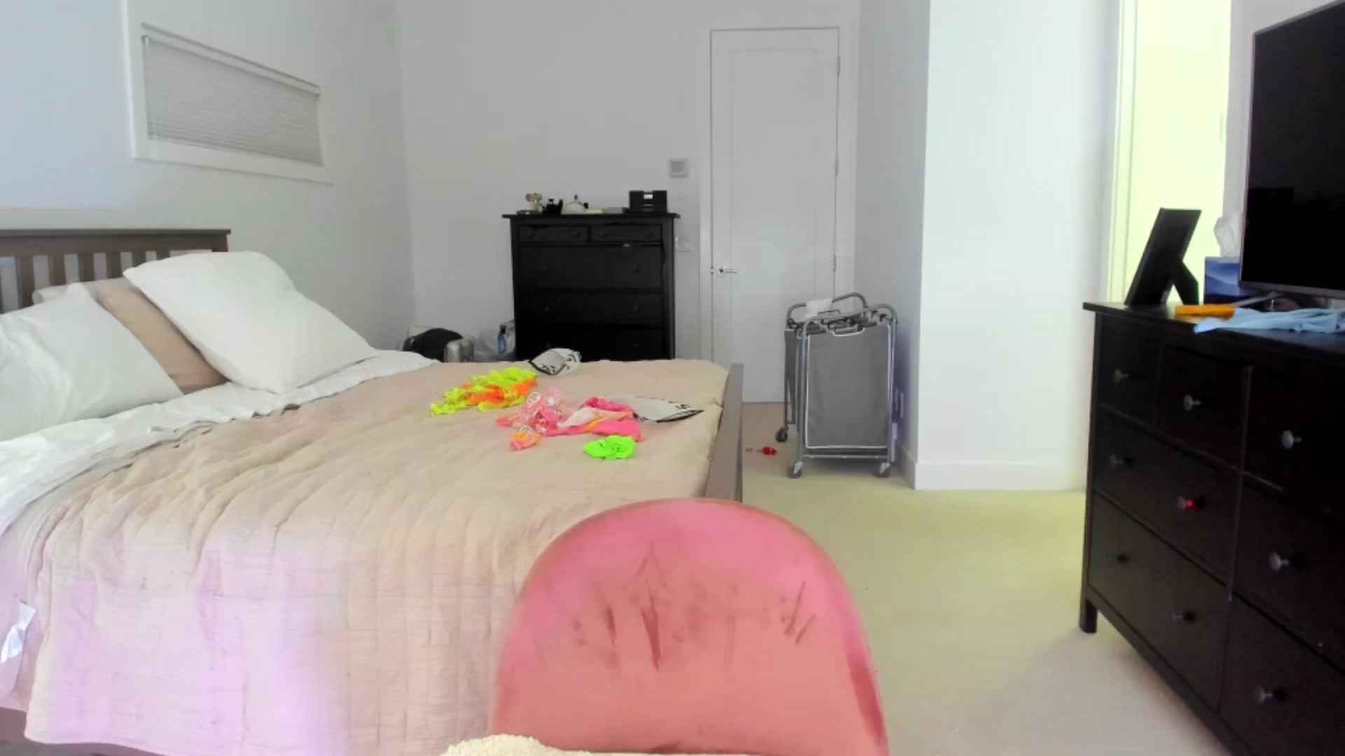 Gallery image thumbnail from Kymmmy's myfreecams stream on, 11/25/2024, 23:10 image 13 of 20