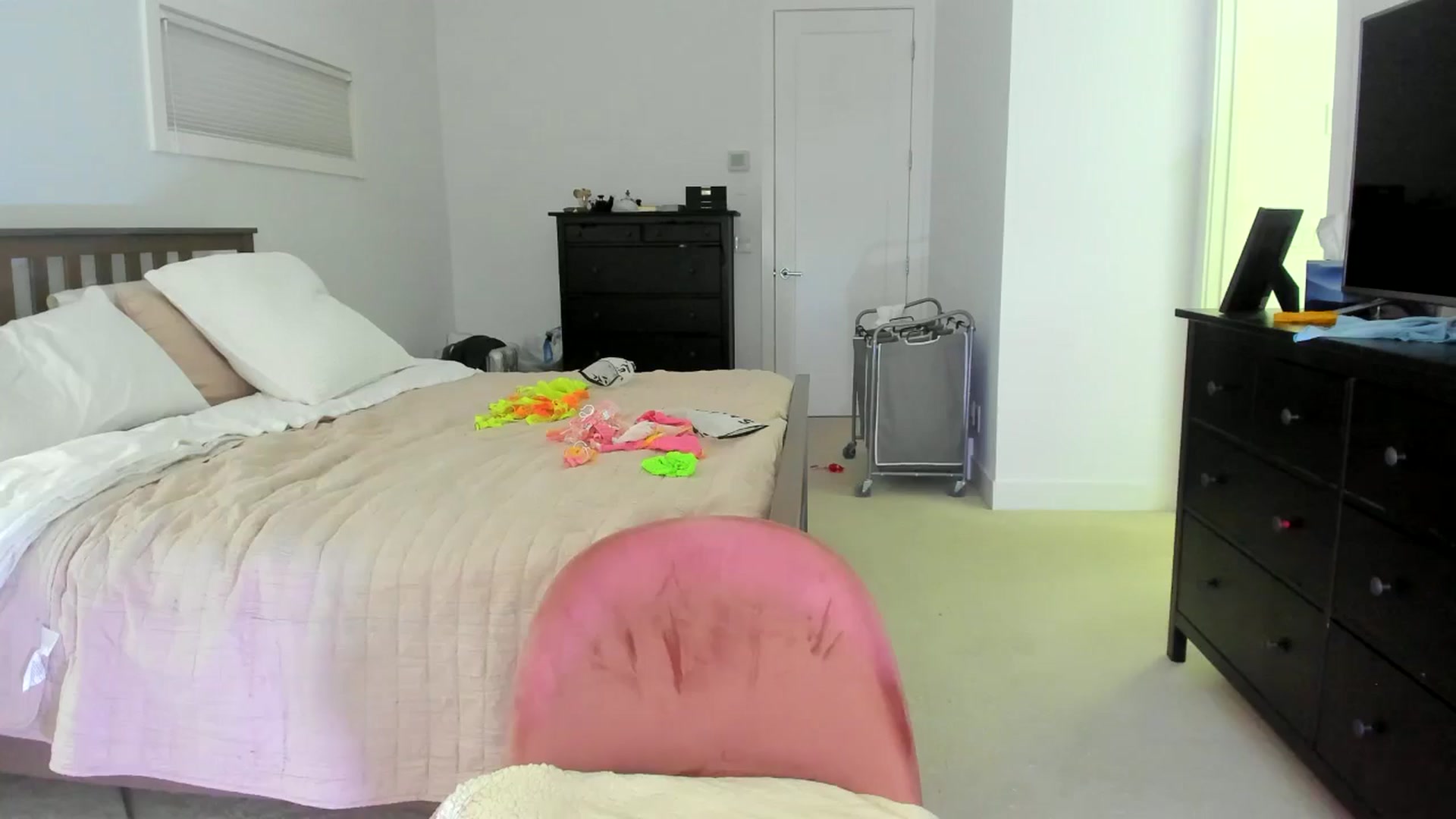 Gallery image thumbnail from Kymmmy's myfreecams stream on, 11/25/2024, 23:29 image 3 of 20