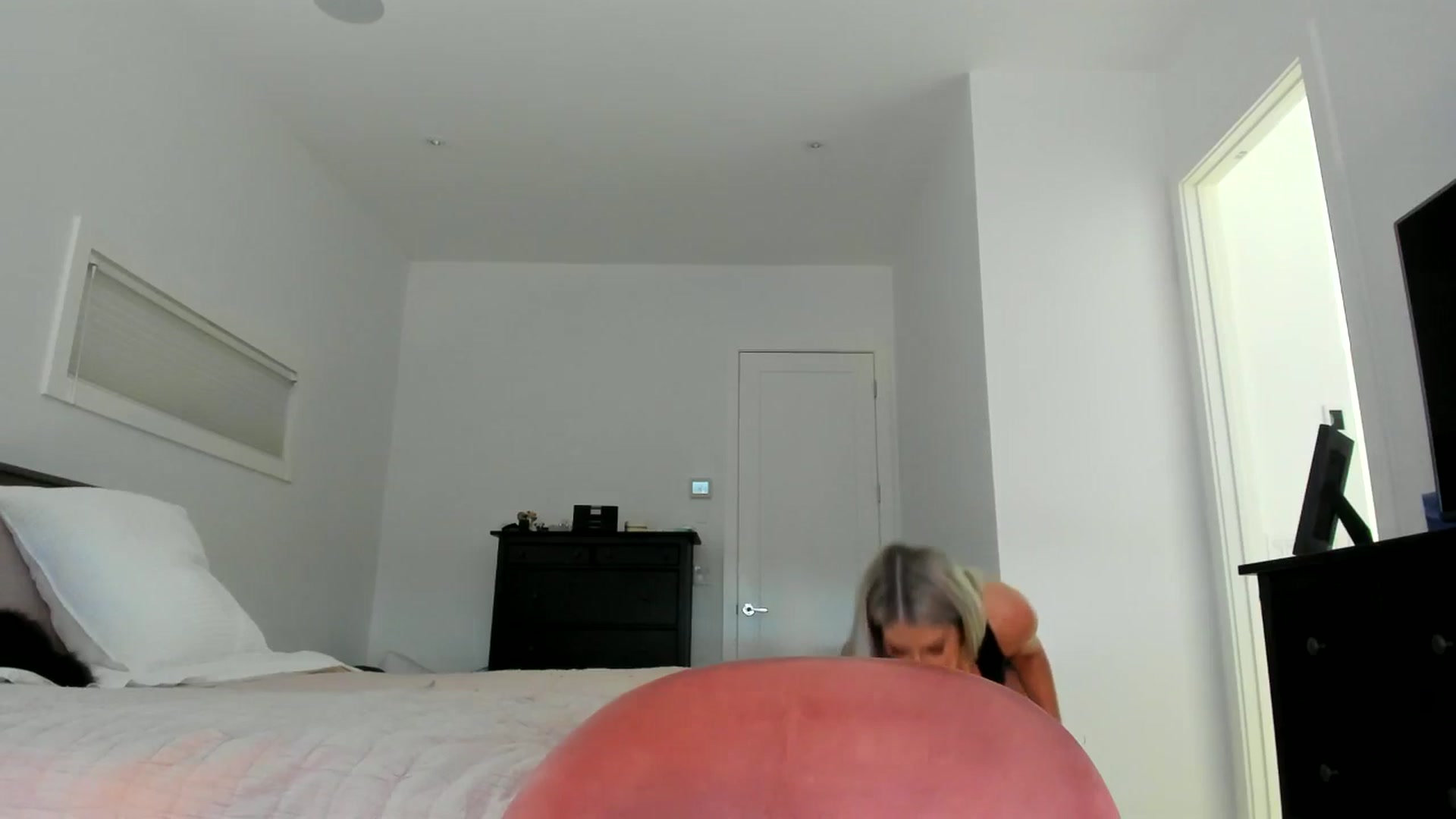 Gallery image thumbnail from Kymmmy's myfreecams stream on, 11/30/2024, 21:54 image 9 of 20