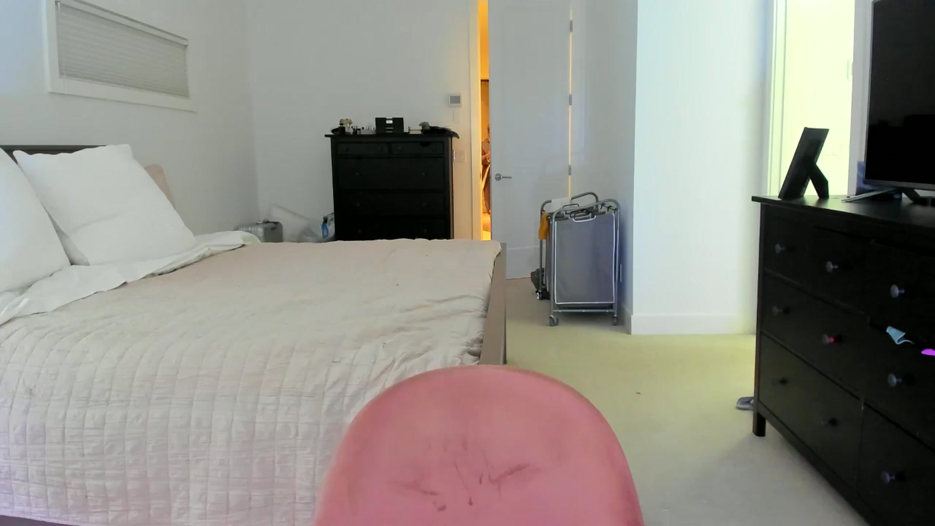 Gallery image thumbnail from Kymmmy's myfreecams stream on, 12/07/2024, 04:53 image 6 of 20