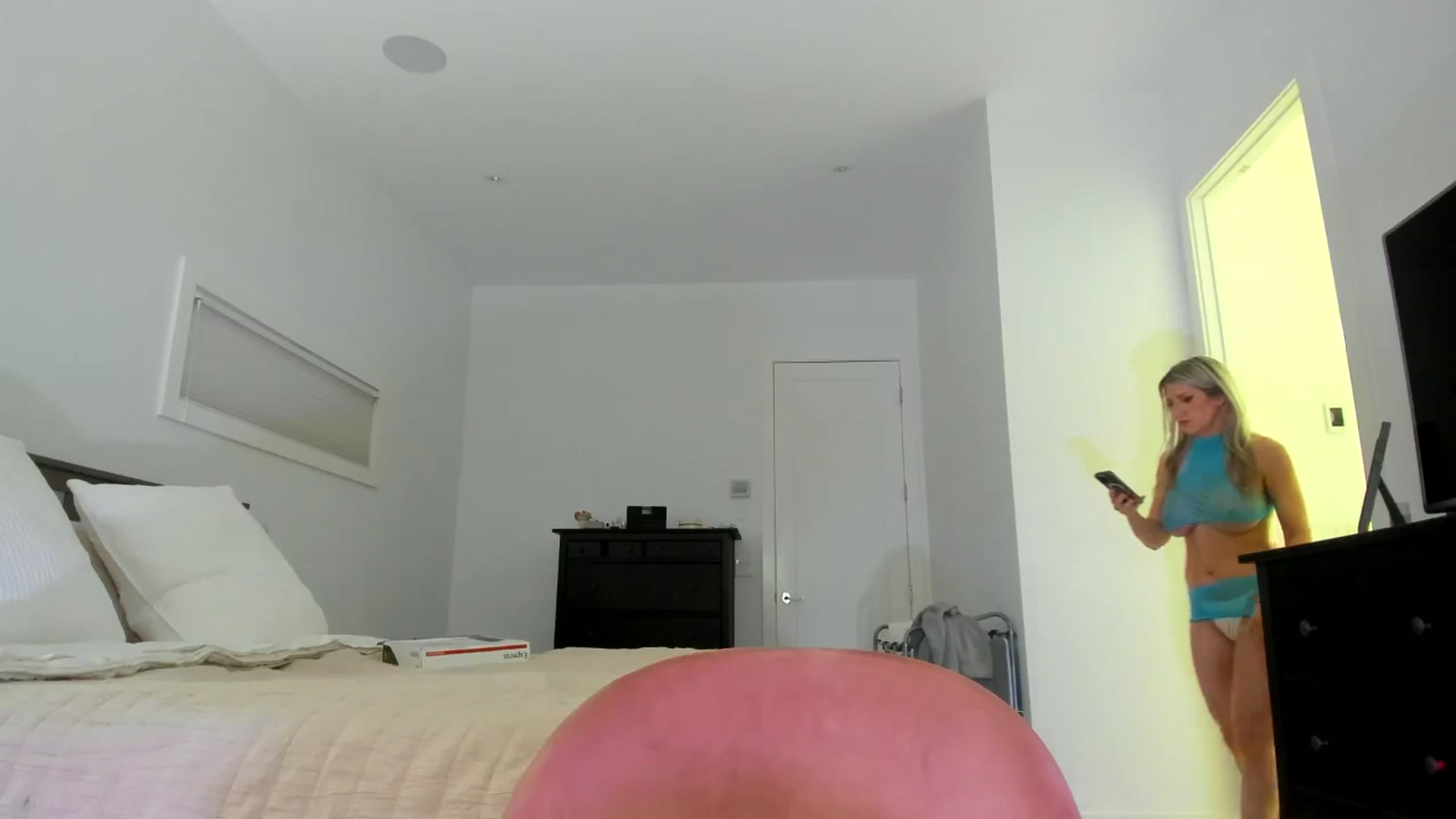 Gallery image thumbnail from Kymmmy's myfreecams stream on, 12/15/2024, 24:53 image 10 of 20