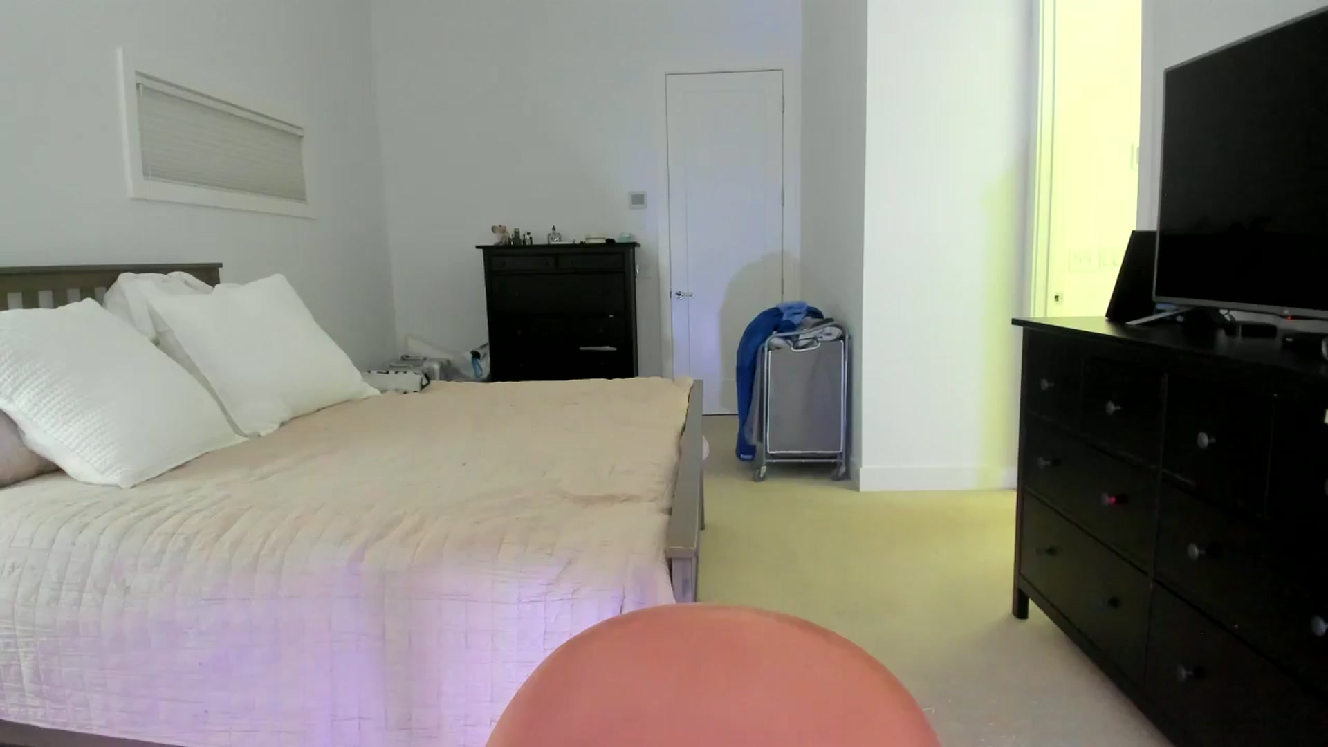 Gallery image thumbnail from Kymmmy's myfreecams stream on, 12/24/2024, 24:23 image 6 of 20