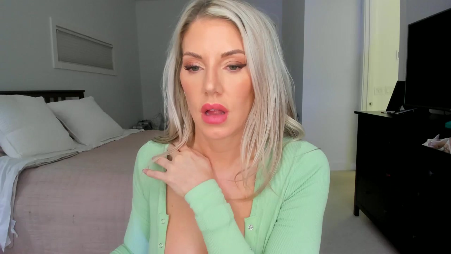 Gallery image thumbnail from Kymmmy's myfreecams stream on, 01/14/2025, 21:48 image 20 of 20