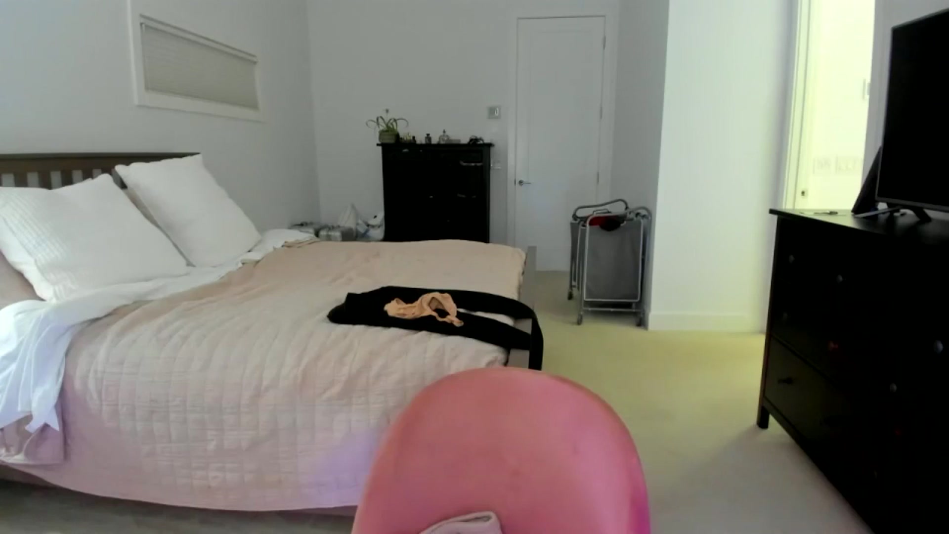 Gallery image thumbnail from Kymmmy's myfreecams stream on, 02/23/2025, 21:03 image 7 of 20
