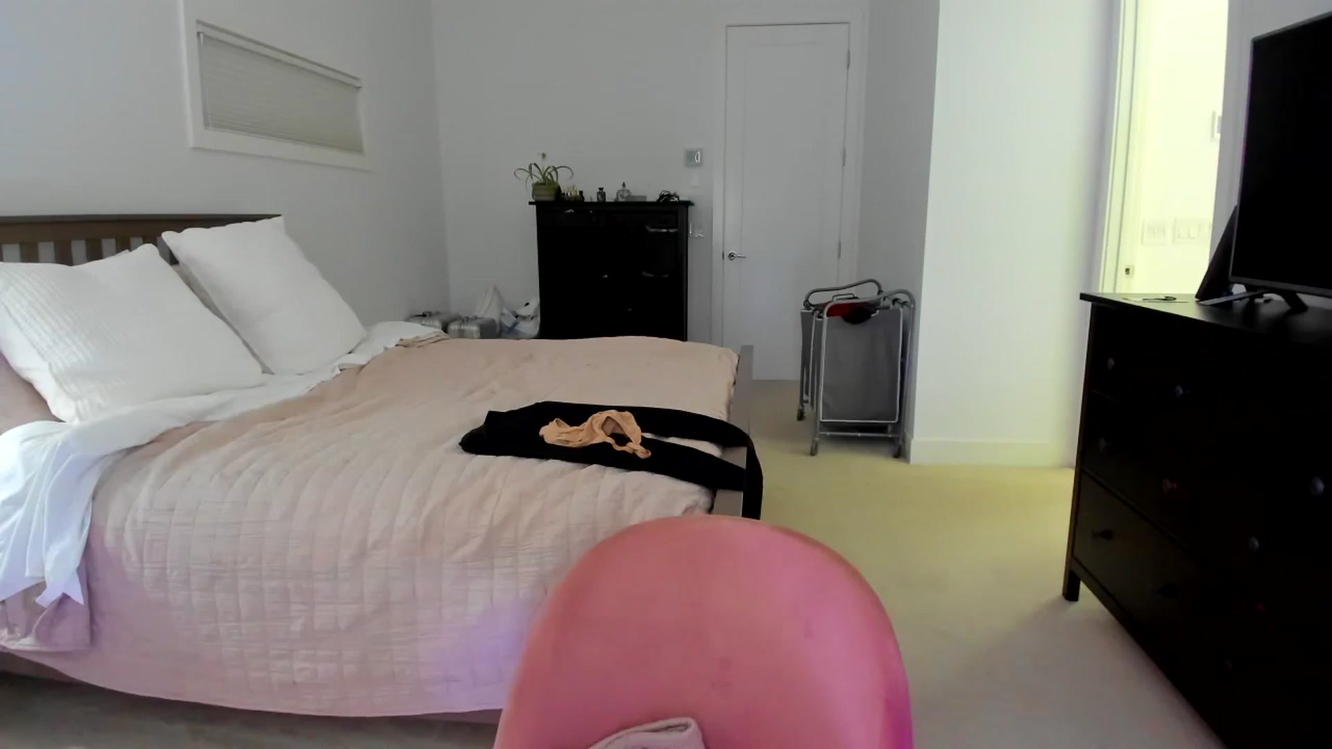 Gallery image thumbnail from Kymmmy's myfreecams stream on, 02/23/2025, 21:03 image 8 of 20