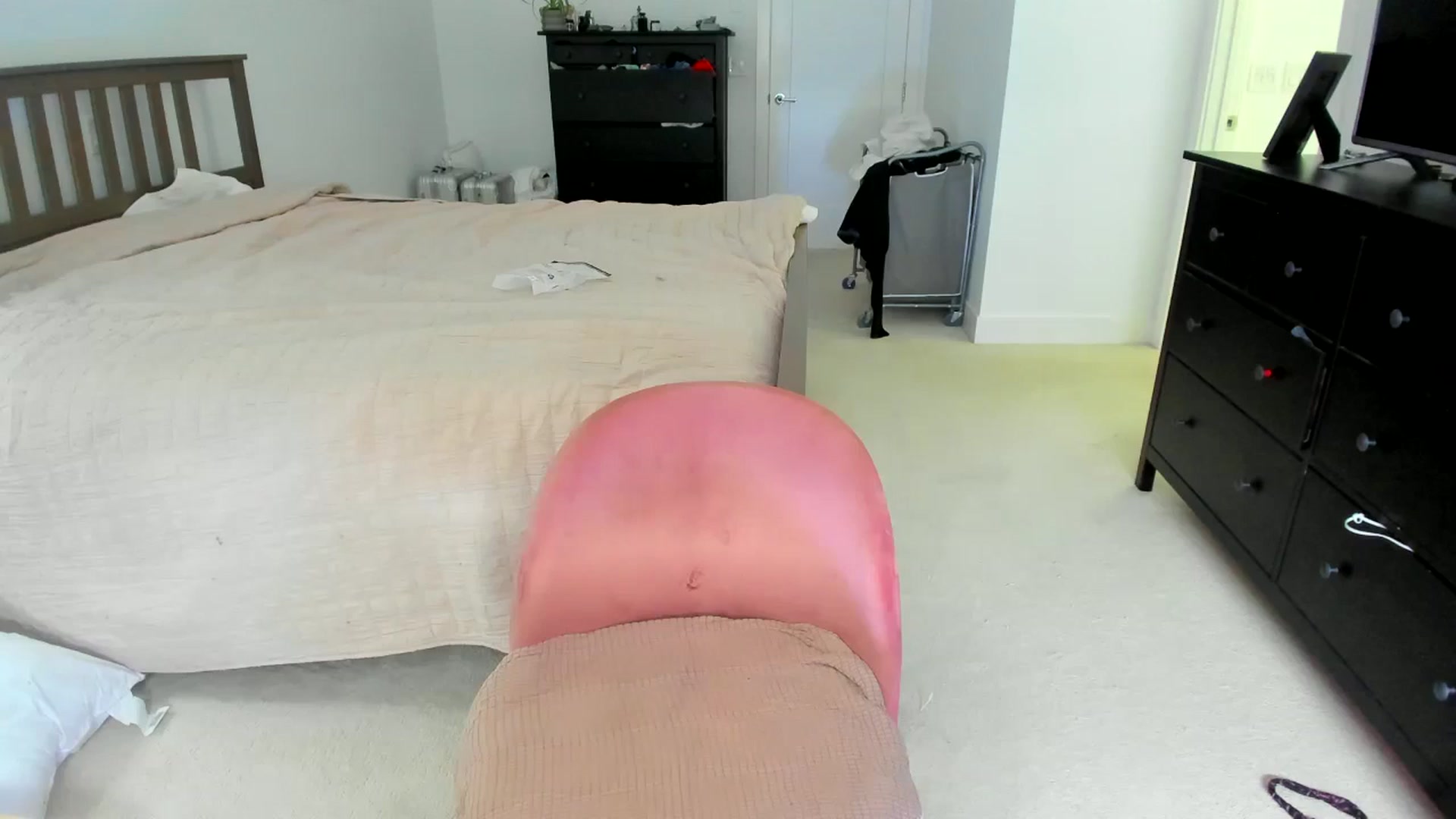 Gallery image thumbnail from Kymmmy's myfreecams stream on, 04/07/2025, 22:50 image 1 of 20