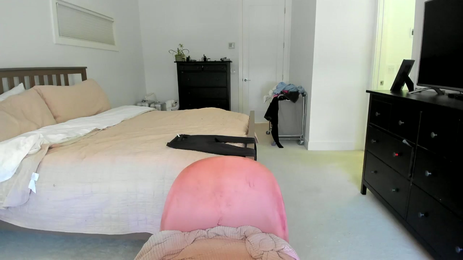 Gallery image thumbnail from Kymmmy's myfreecams stream on, 04/09/2025, 18:35 image 13 of 20