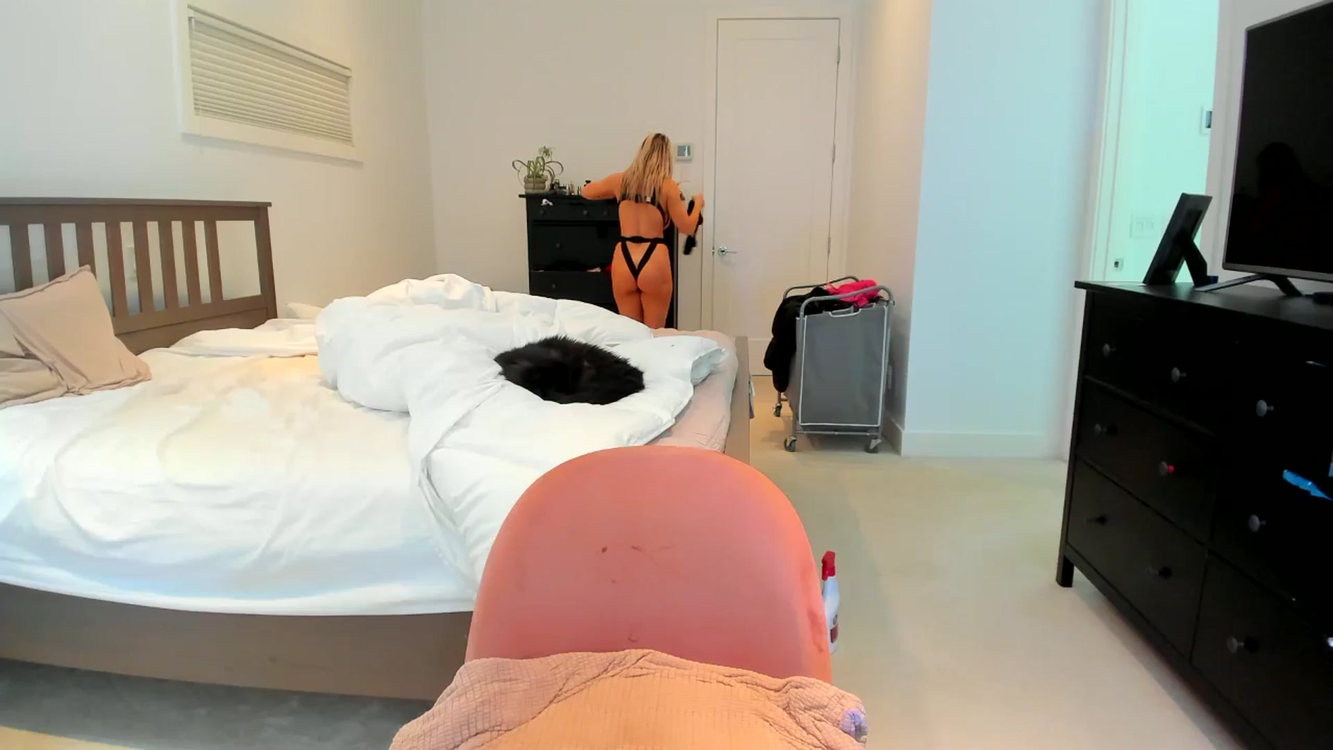 Gallery image thumbnail from Kymmmy's myfreecams stream on, 04/27/2025, 20:18 image 15 of 20