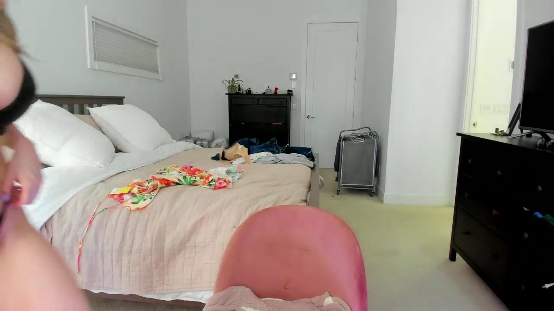 Gallery image thumbnail from Kymmmy's myfreecams stream on, 05/05/2025, 23:13 image 4 of 20