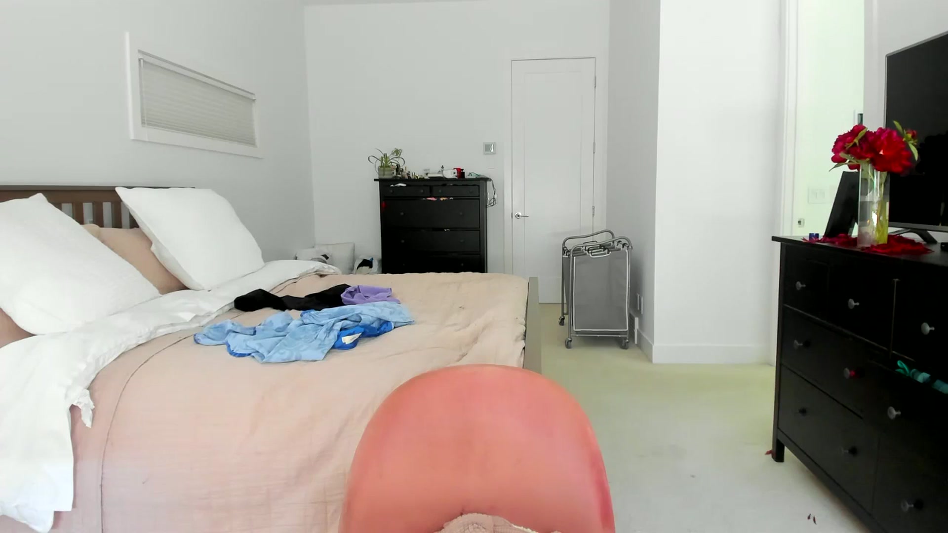Gallery image thumbnail from Kymmmy's myfreecams stream on, 06/09/2025, 22:19 image 20 of 20
