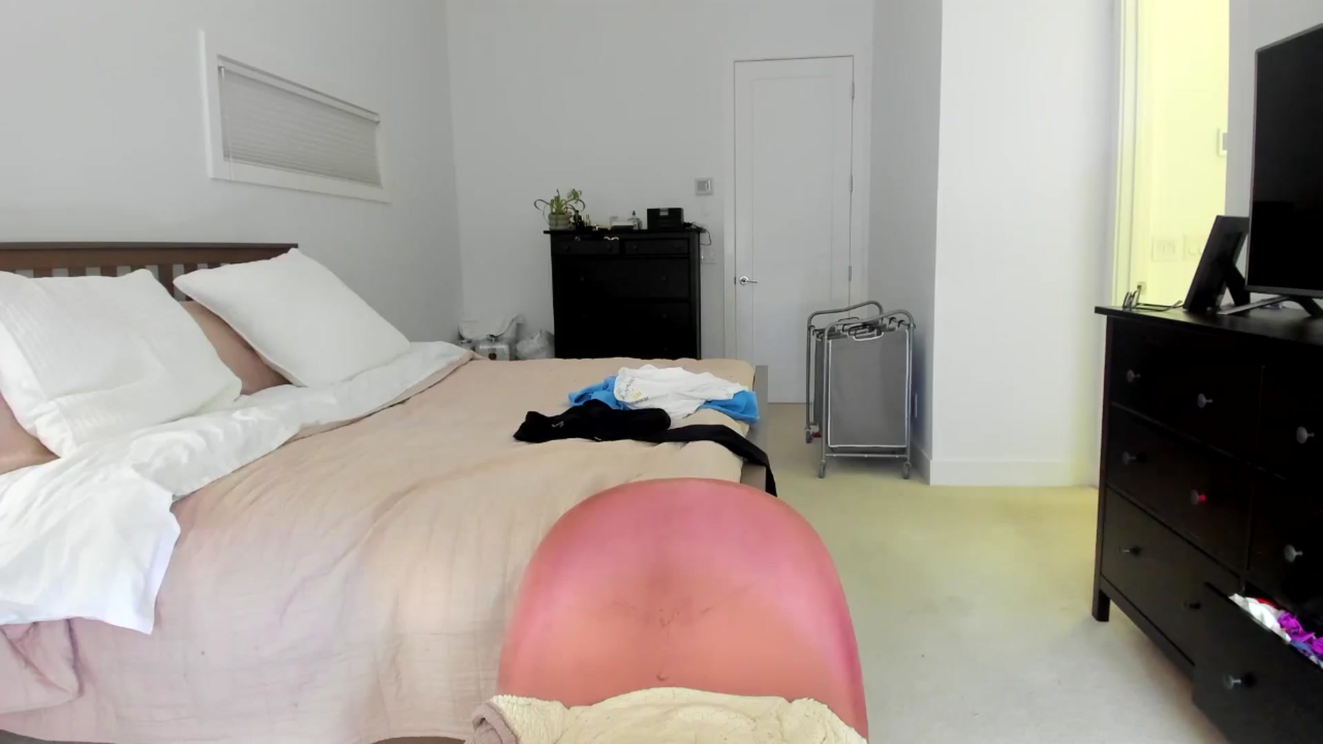 Gallery image thumbnail from Kymmmy's myfreecams stream on, 06/26/2025, 21:05 image 3 of 20