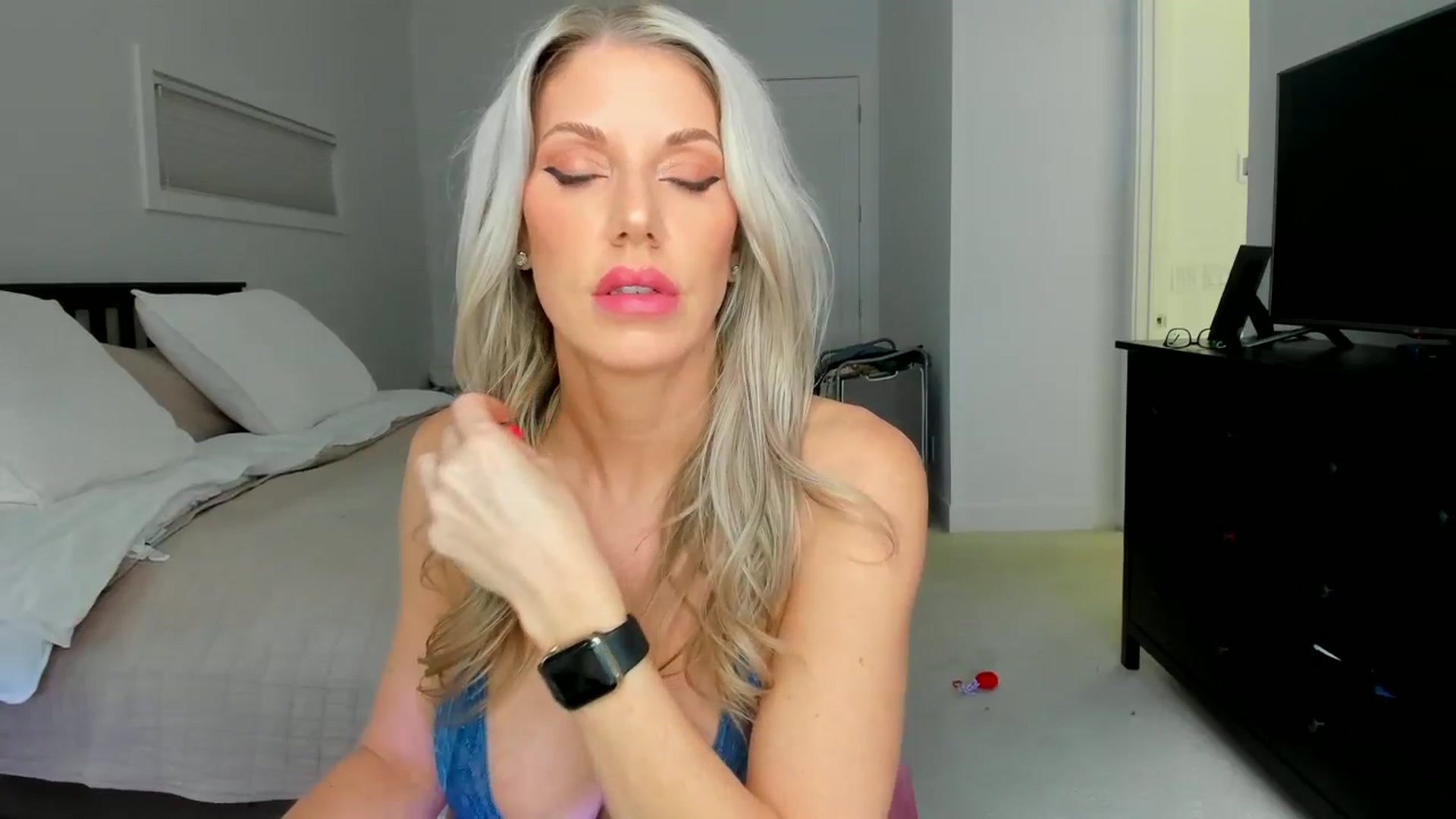 Gallery image thumbnail from Kymmmy's myfreecams stream on, 06/30/2025, 19:10 image 11 of 20