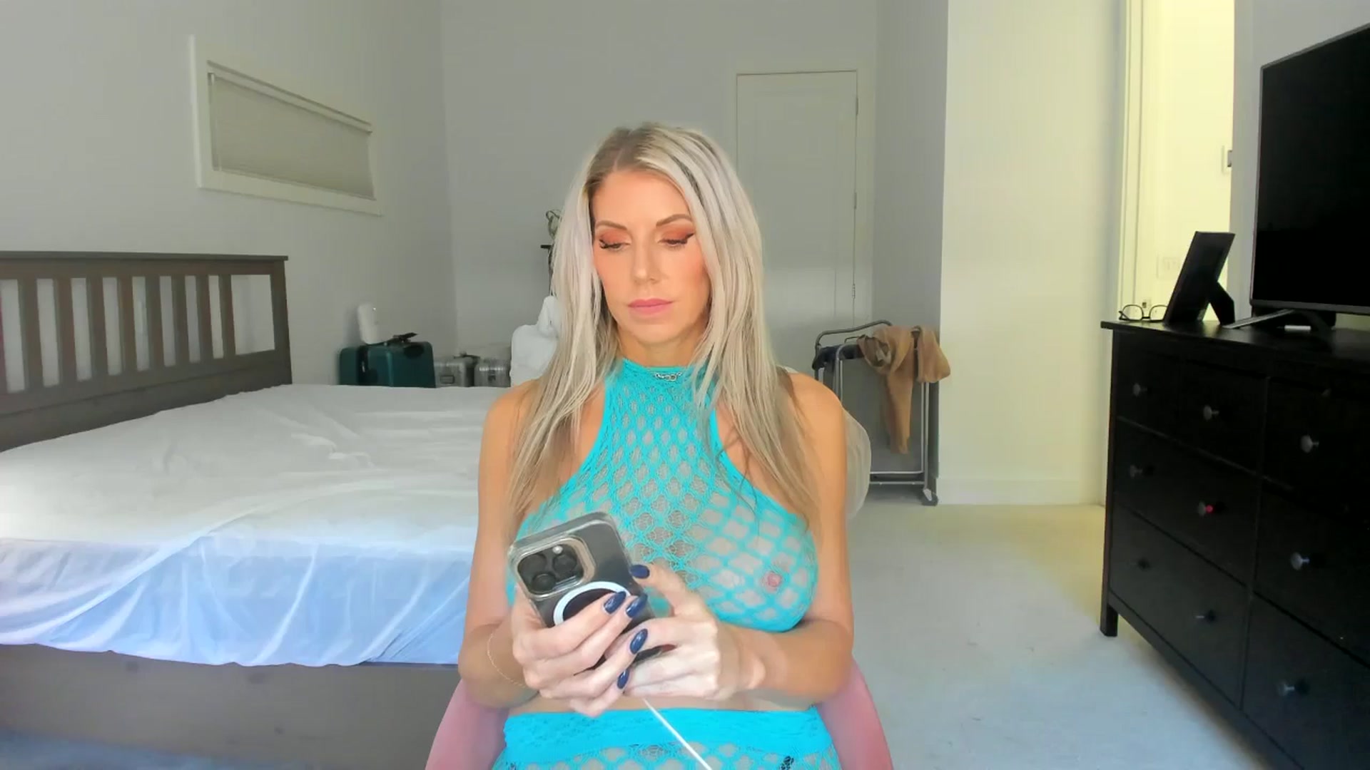 Gallery image thumbnail from Kymmmy's myfreecams stream on, 09/22/2025, 21:48 image 2 of 20