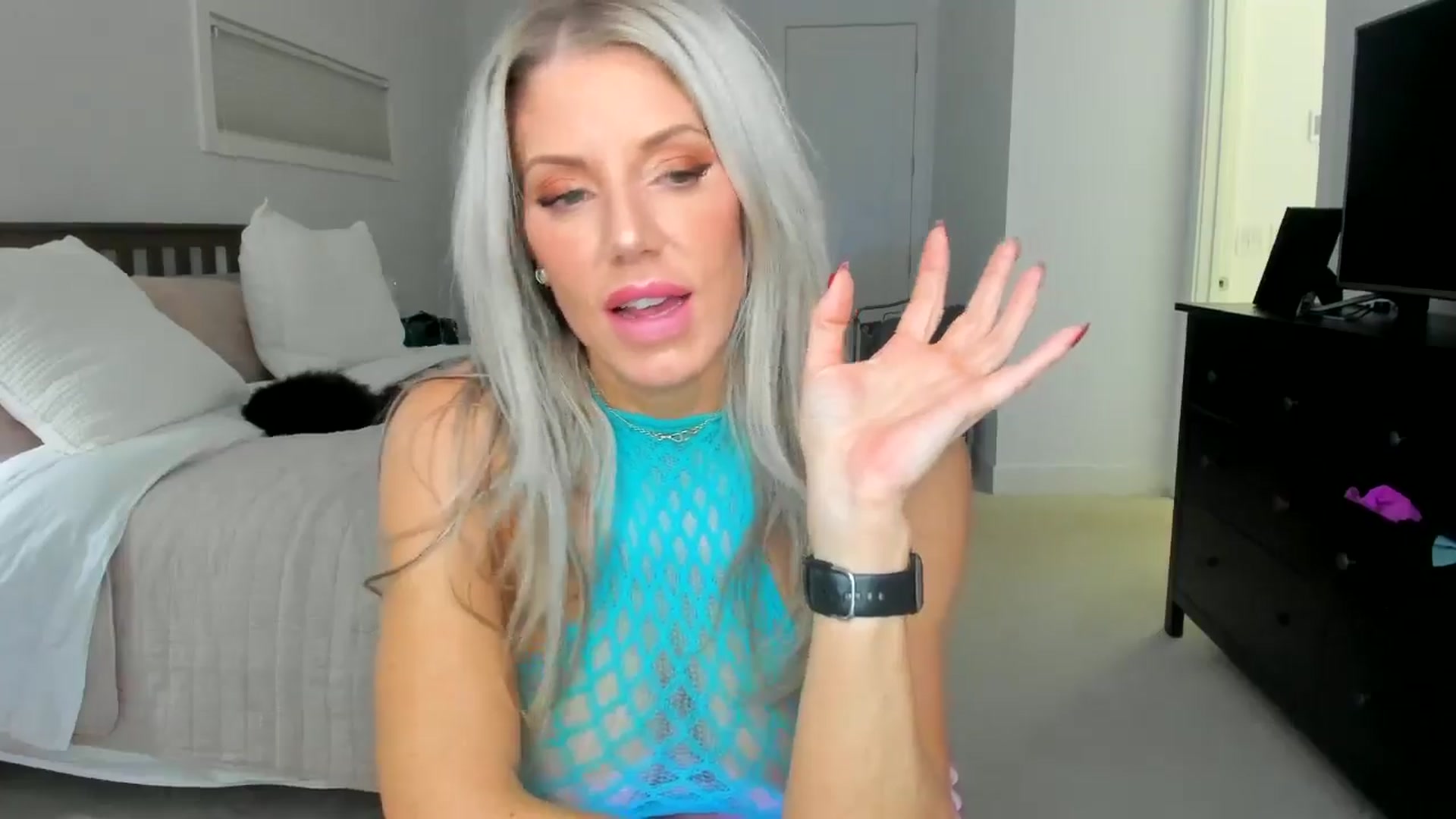 Gallery image thumbnail from Kymmmy's myfreecams stream on, 10/04/2025, 23:56 image 15 of 20