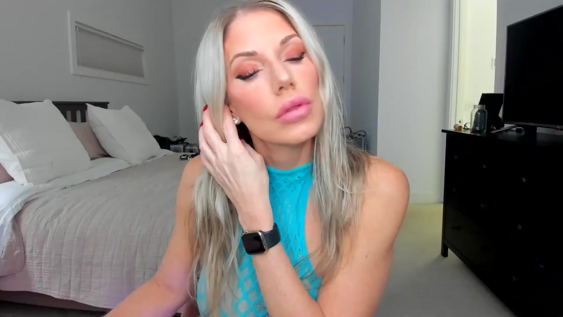 Gallery image thumbnail from Kymmmy's myfreecams stream on, 10/13/2025, 20:27 image 1 of 20