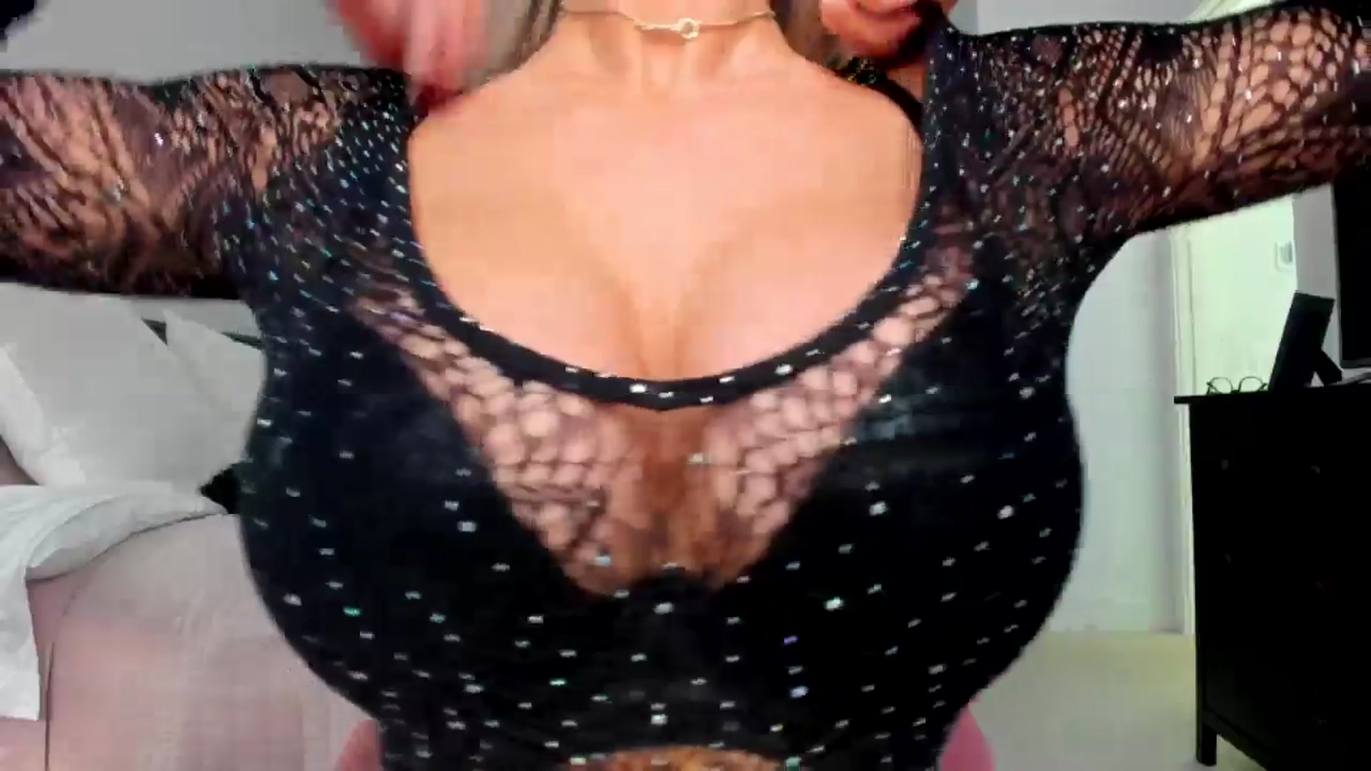 Gallery image thumbnail from Kymmmy's myfreecams stream on, 10/27/2025, 23:31 image 18 of 20