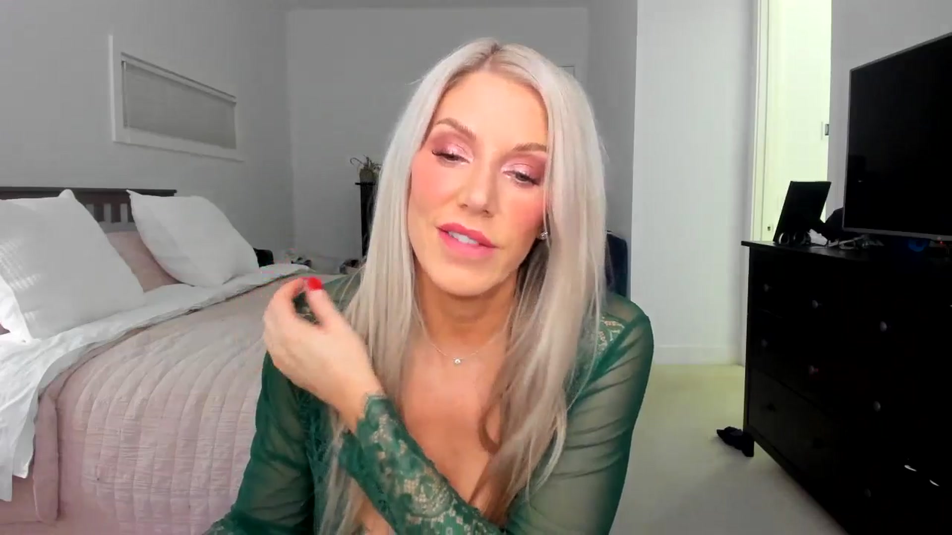 Gallery image thumbnail from Kymmmy's myfreecams stream on, 12/26/2025, 24:00 image 18 of 20