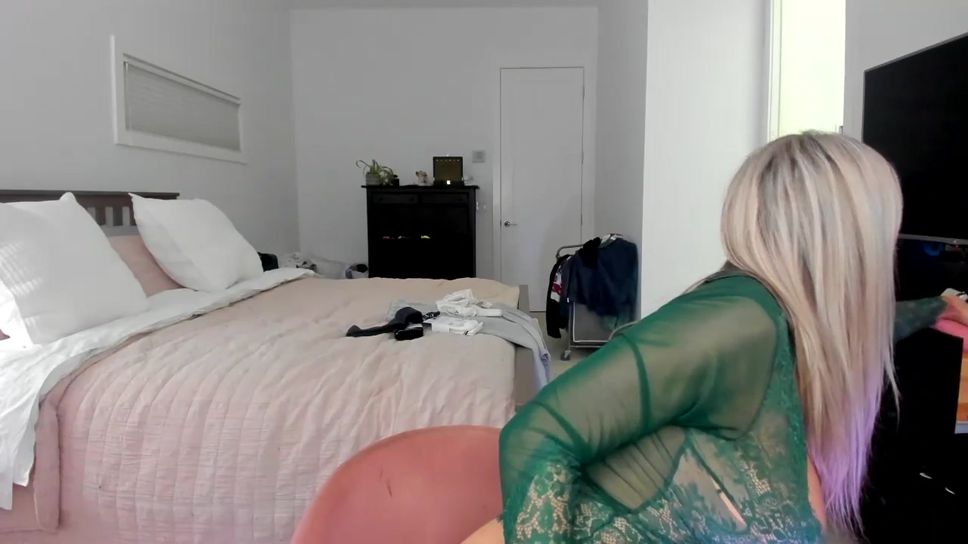 Gallery image thumbnail from Kymmmy's myfreecams stream on, 12/26/2025, 24:00 image 15 of 20