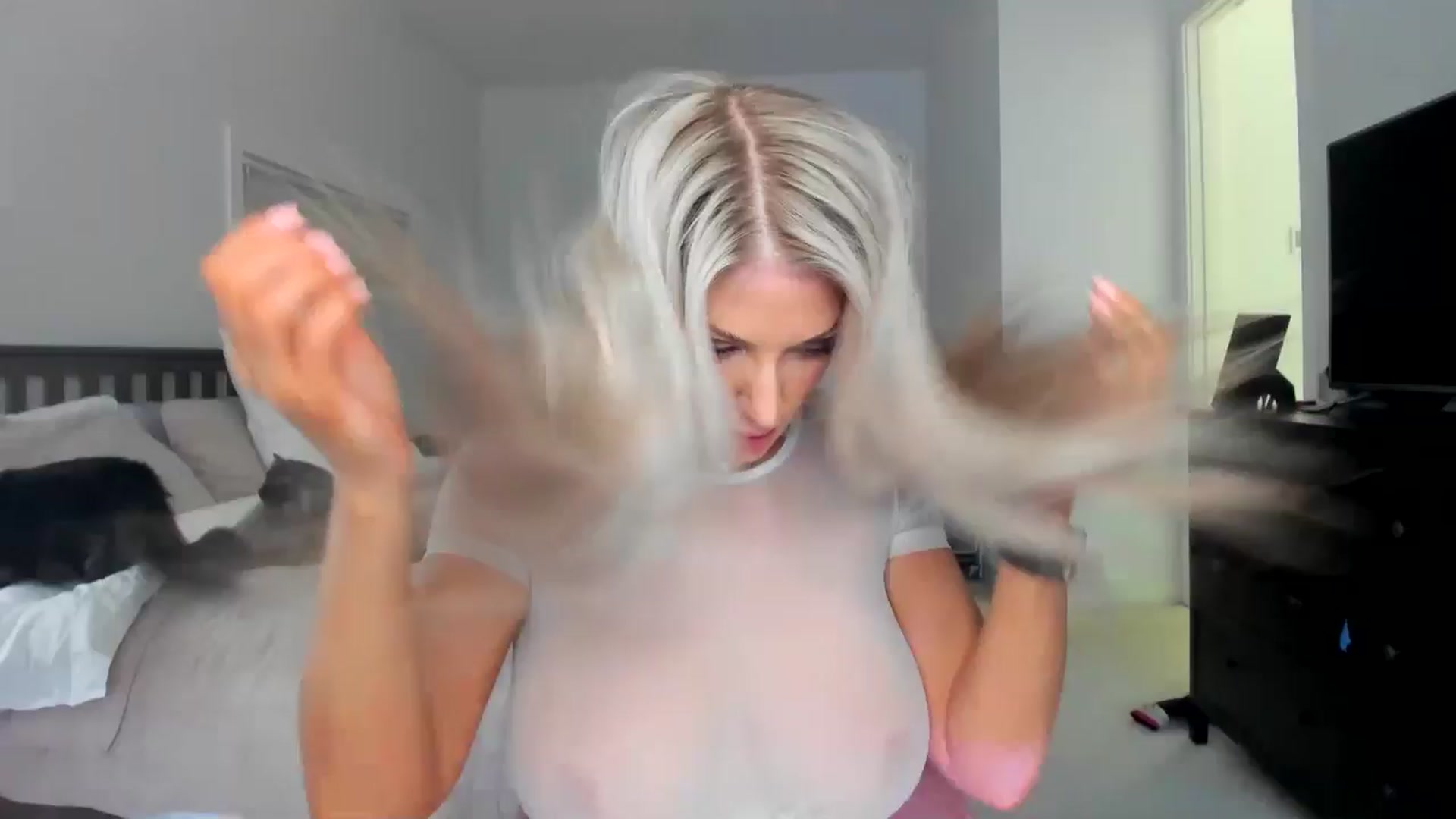 Gallery image thumbnail from Kymmmy's myfreecams stream on, 02/25/2026, 01:03 image 4 of 20