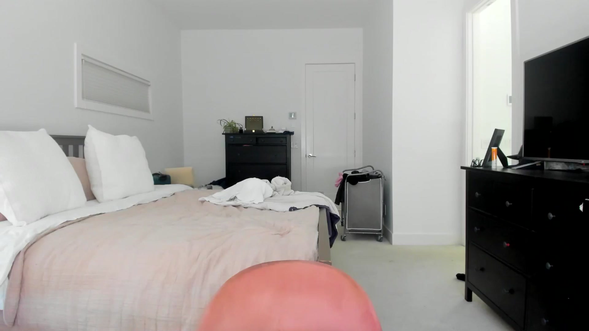 Gallery image thumbnail from Kymmmy's myfreecams stream on, 04/07/2026, 21:28 image 14 of 20