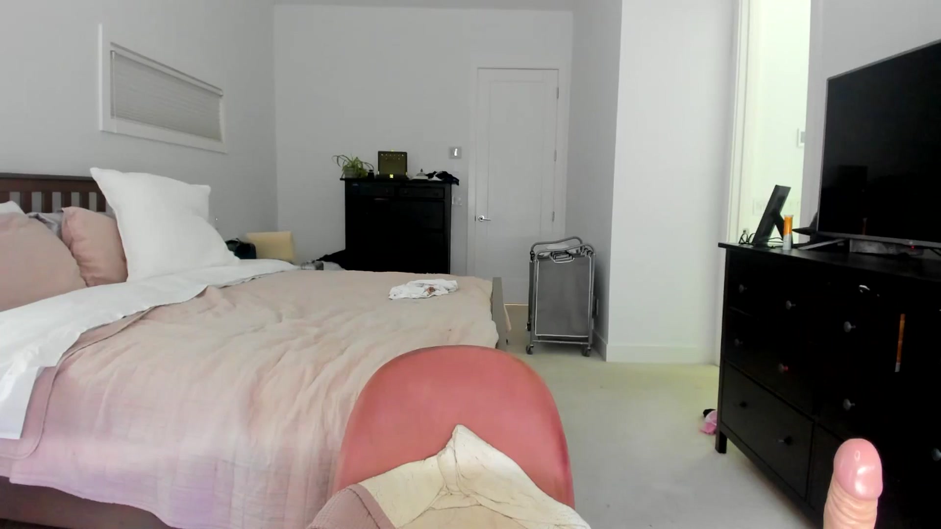 Gallery image thumbnail from Kymmmy's myfreecams stream on, 04/08/2026, 20:07 image 16 of 20