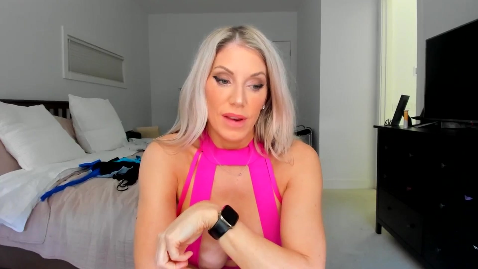 Gallery image thumbnail from Kymmmy's myfreecams stream on, 04/10/2026, 20:01 image 16 of 20