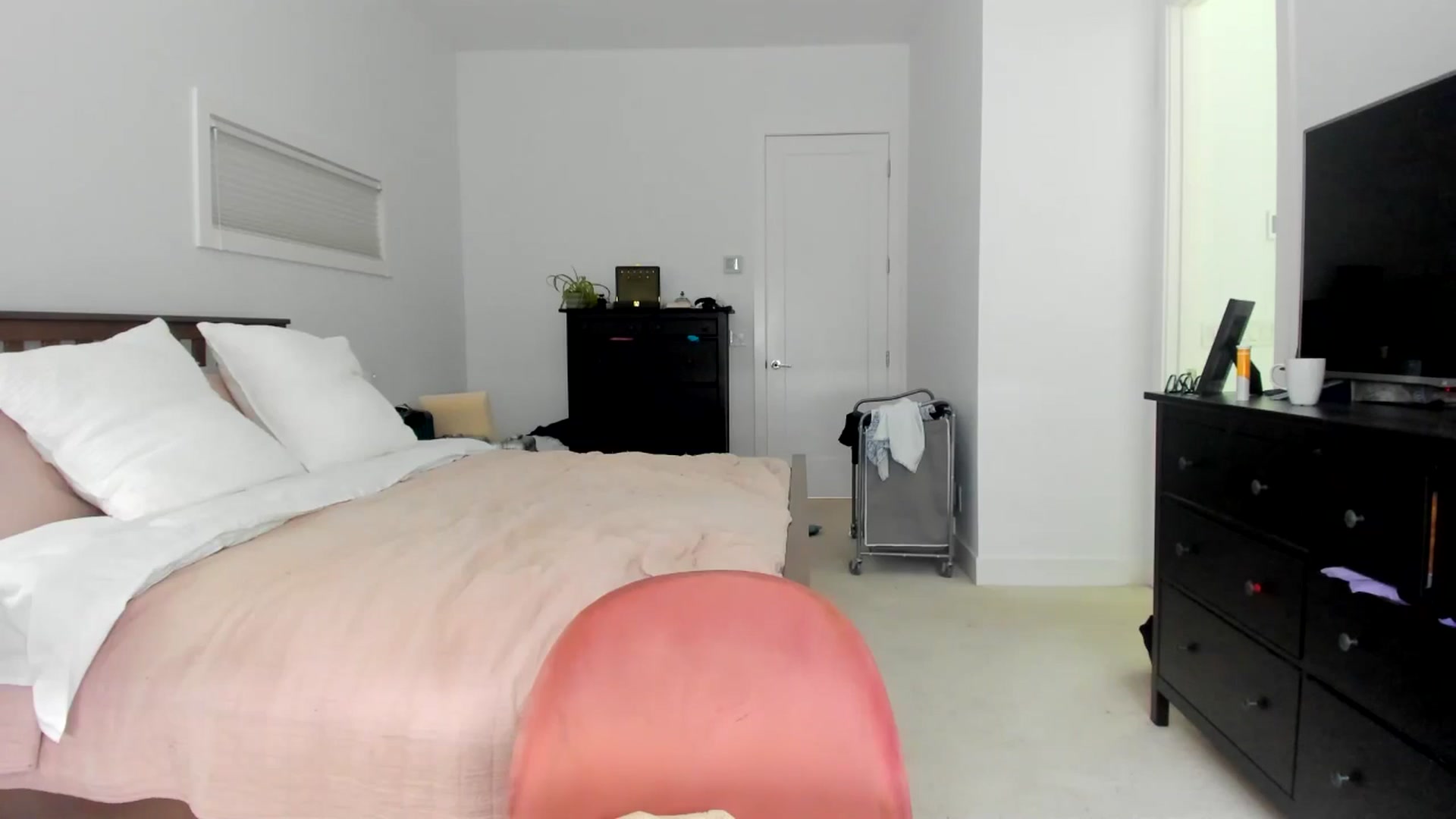 Gallery image thumbnail from Kymmmy's myfreecams stream on, 04/11/2026, 21:25 image 13 of 20