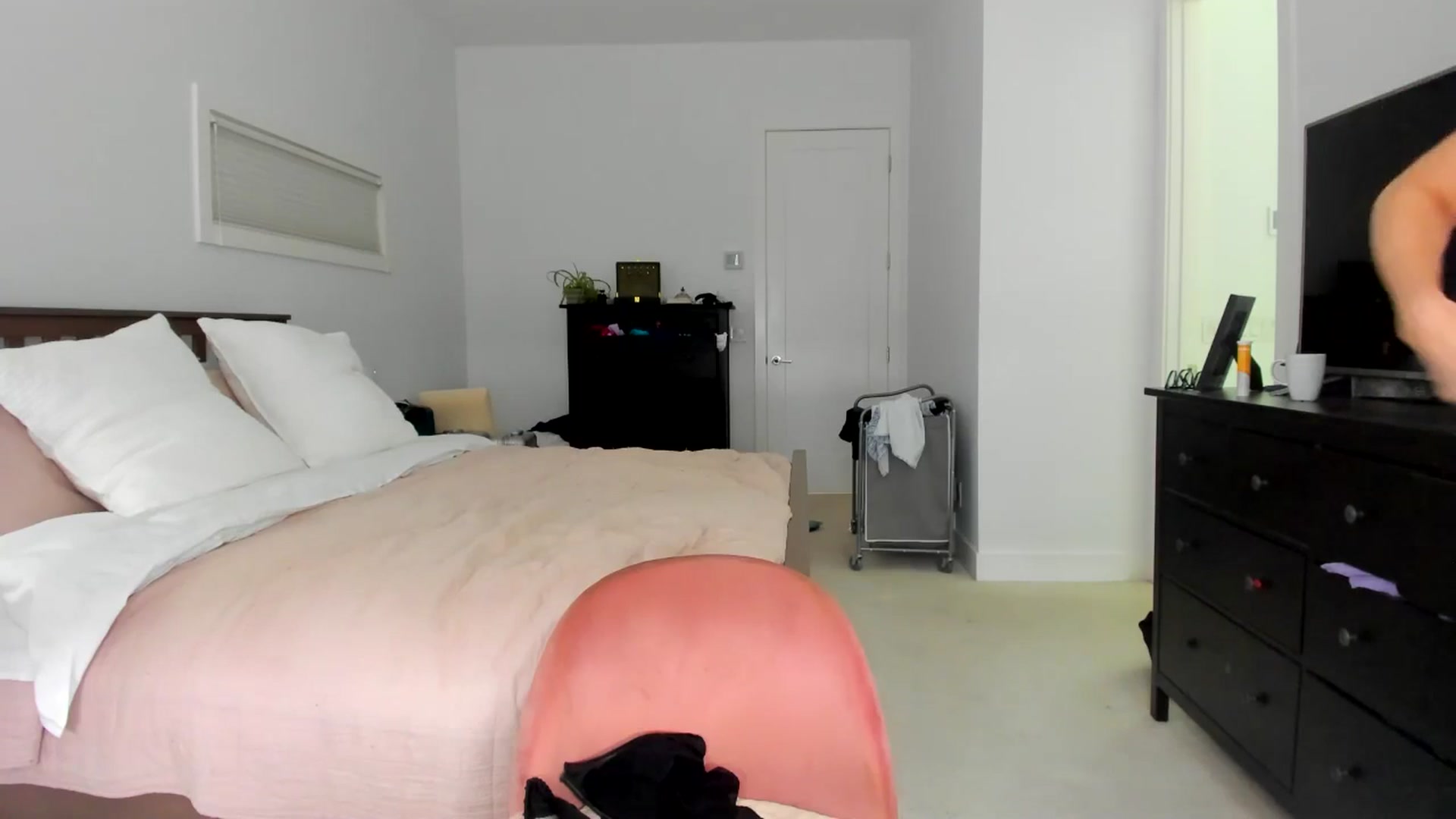Gallery image thumbnail from Kymmmy's myfreecams stream on, 04/11/2026, 22:34 image 3 of 20