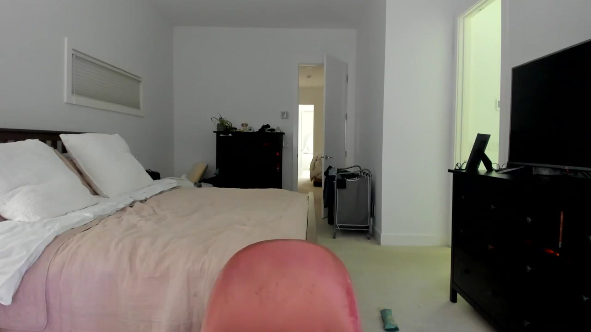 Gallery image thumbnail from Kymmmy's myfreecams stream on, 04/15/2026, 23:08 image 3 of 20