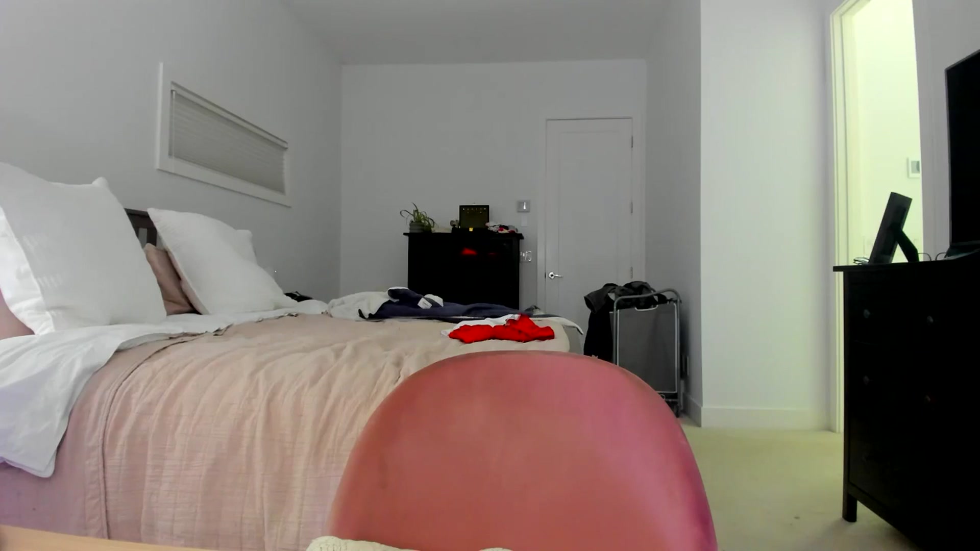Gallery image thumbnail from Kymmmy's myfreecams stream on, 04/20/2026, 22:08 image 9 of 20