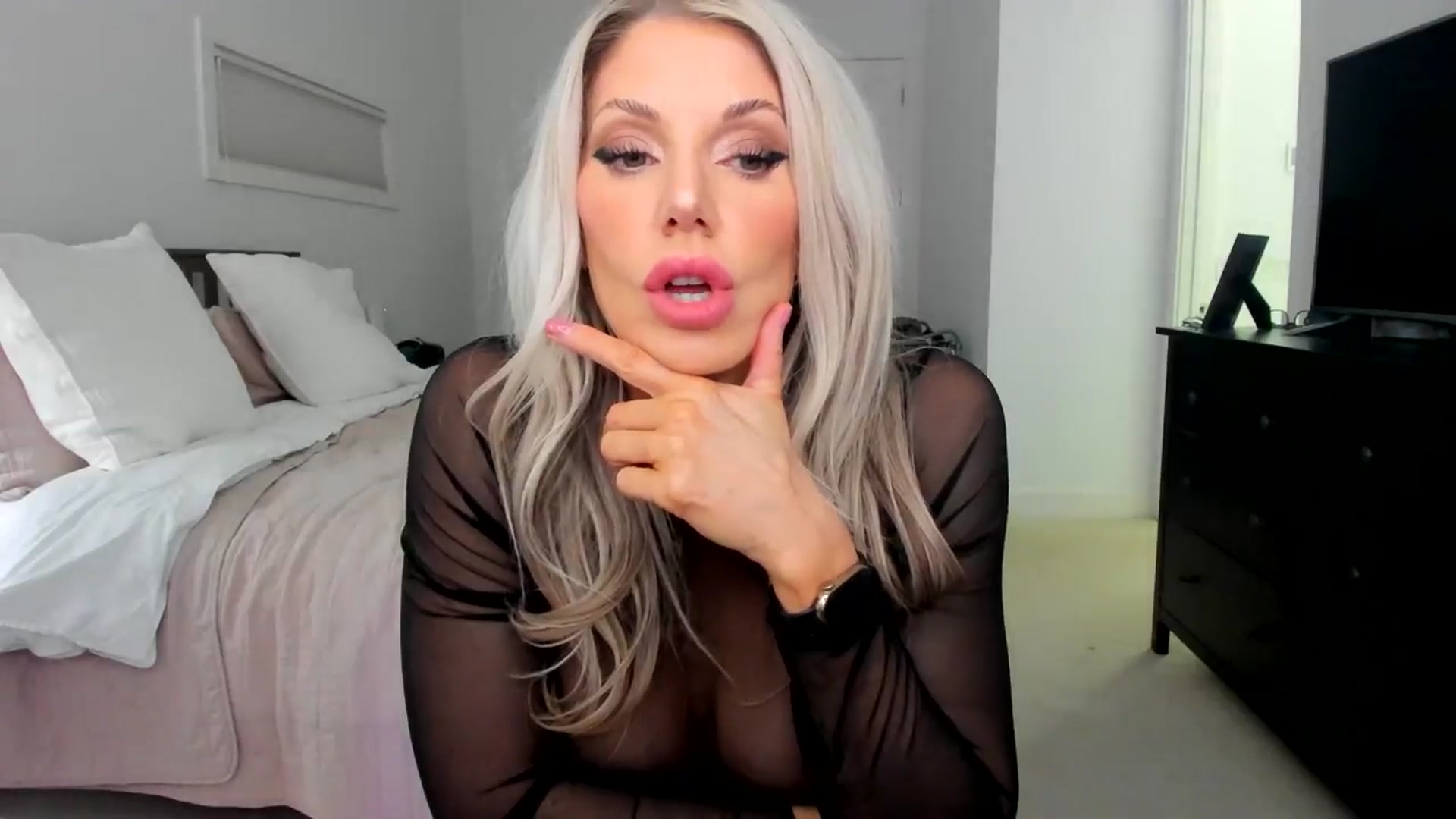 Gallery image thumbnail from Kymmmy's myfreecams stream on, 04/20/2026, 22:08 image 8 of 20