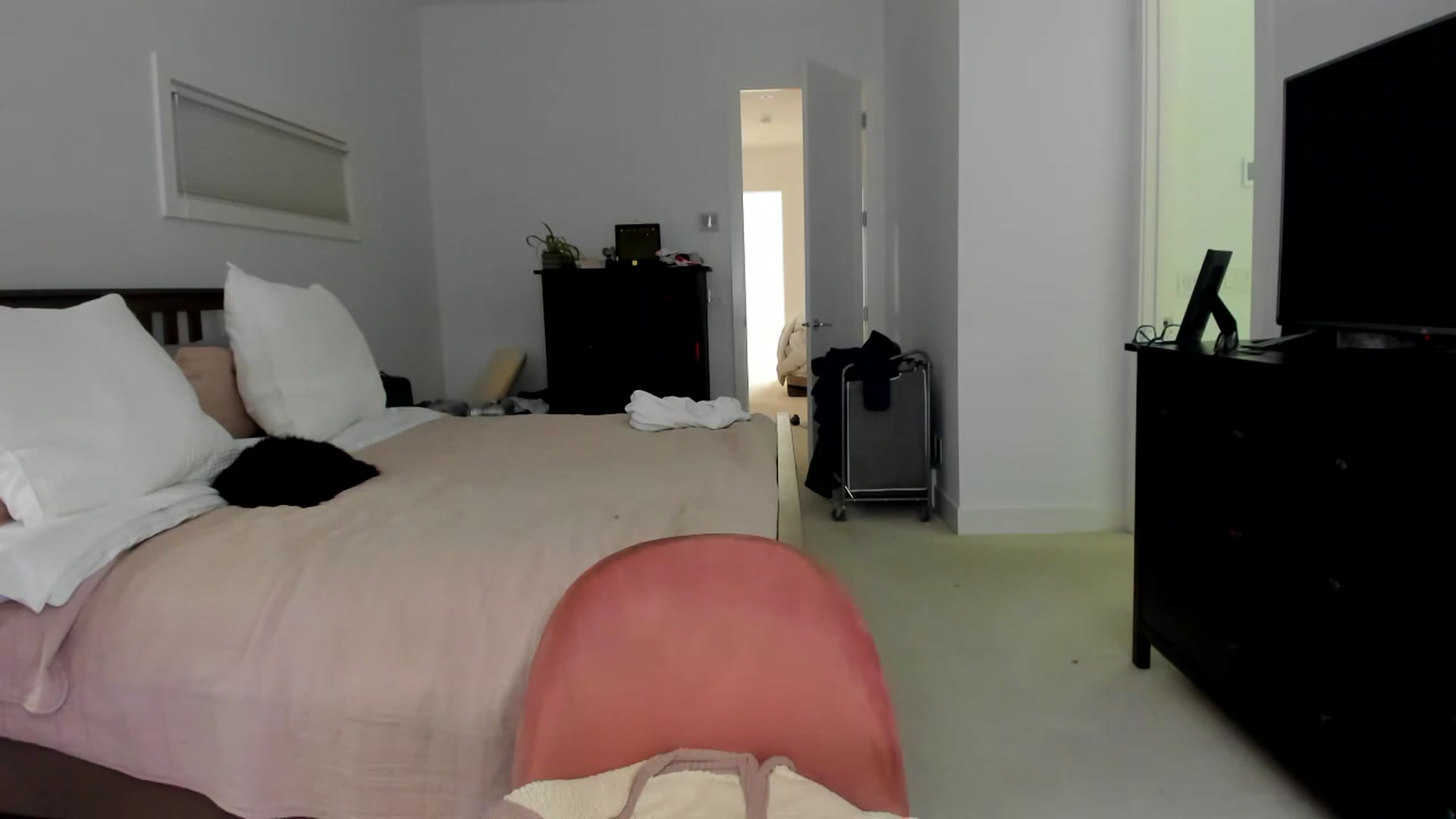 Gallery image thumbnail from Kymmmy's myfreecams stream on, 04/22/2026, 21:54 image 9 of 20